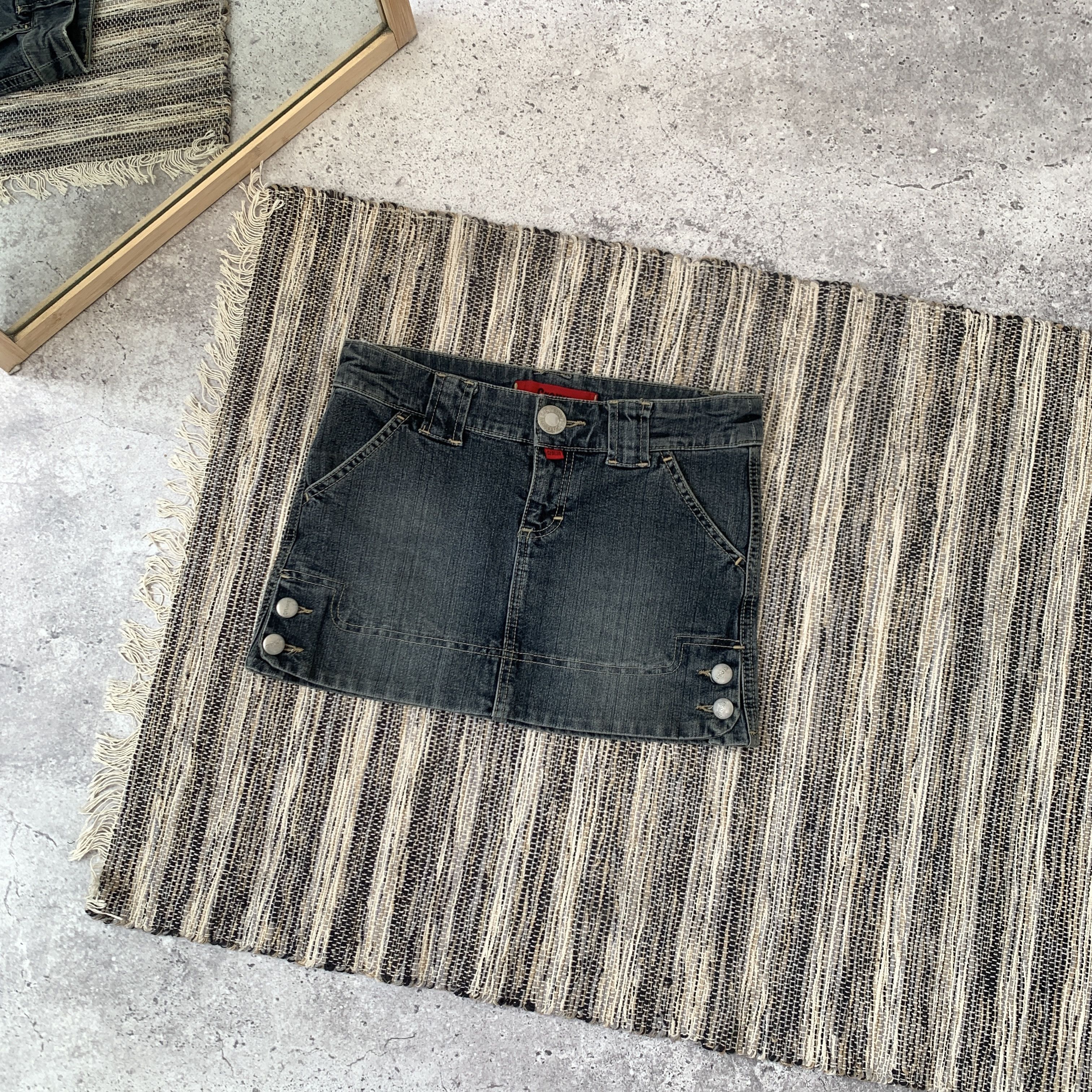 Japanese Brand Vintage Y2K Faded Women's Blue Denim Low Rise Mini Skirt Size 26" / US 2 / IT 38 - 1 Thumbnail