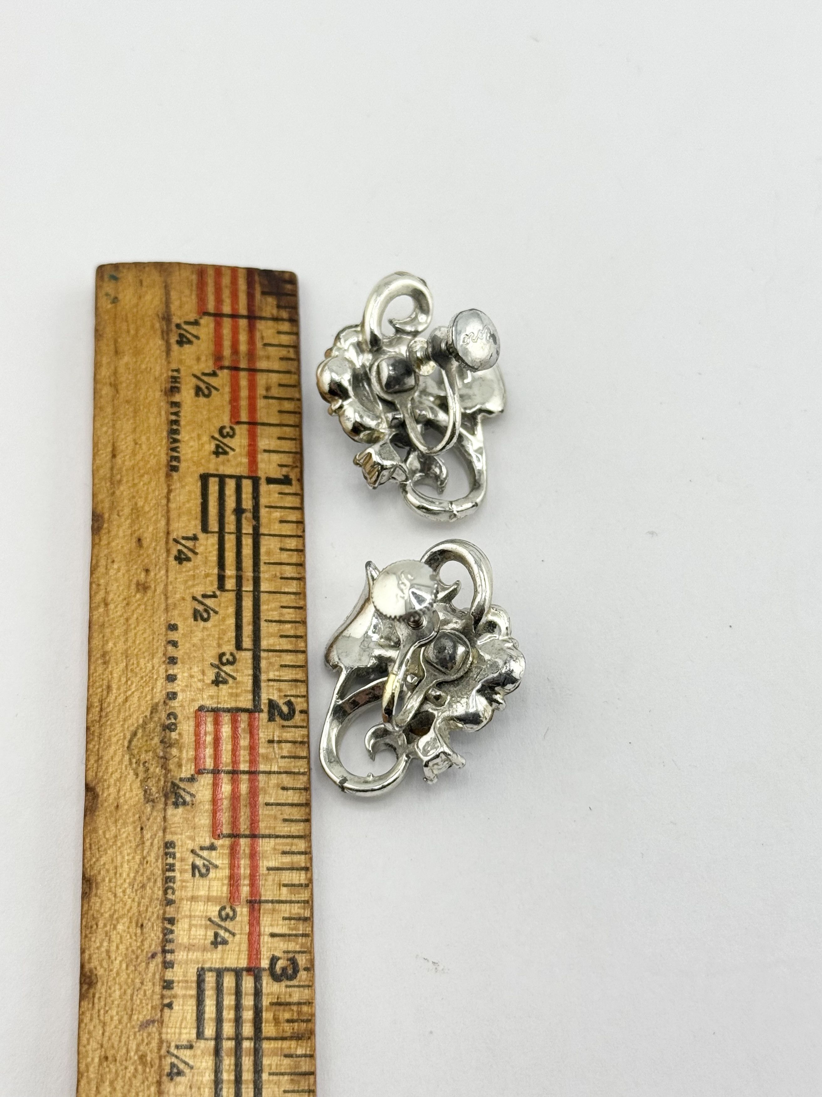 Vintage Vintage Coro blue rhinestone flower screw back earrings Size ONE SIZE - 4 Thumbnail