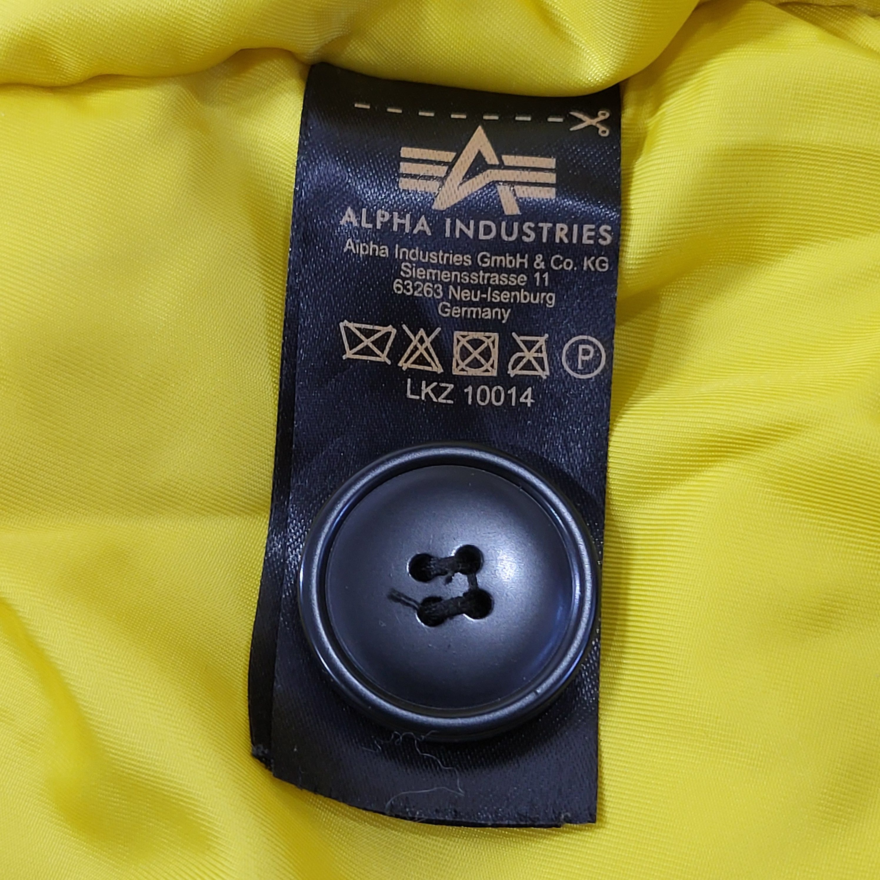Alpha Industries Alpha Industries.Jacket bomber alaska.Size S but fit M. Size US S / EU 44-46 / 1 - 7 Thumbnail