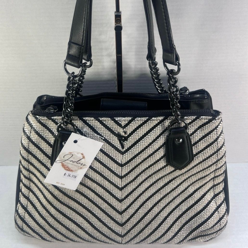 Vera Wang Vera Wang Black/White Wool Handbag Designer Purse EUC Size ONE SIZE - 4 Thumbnail