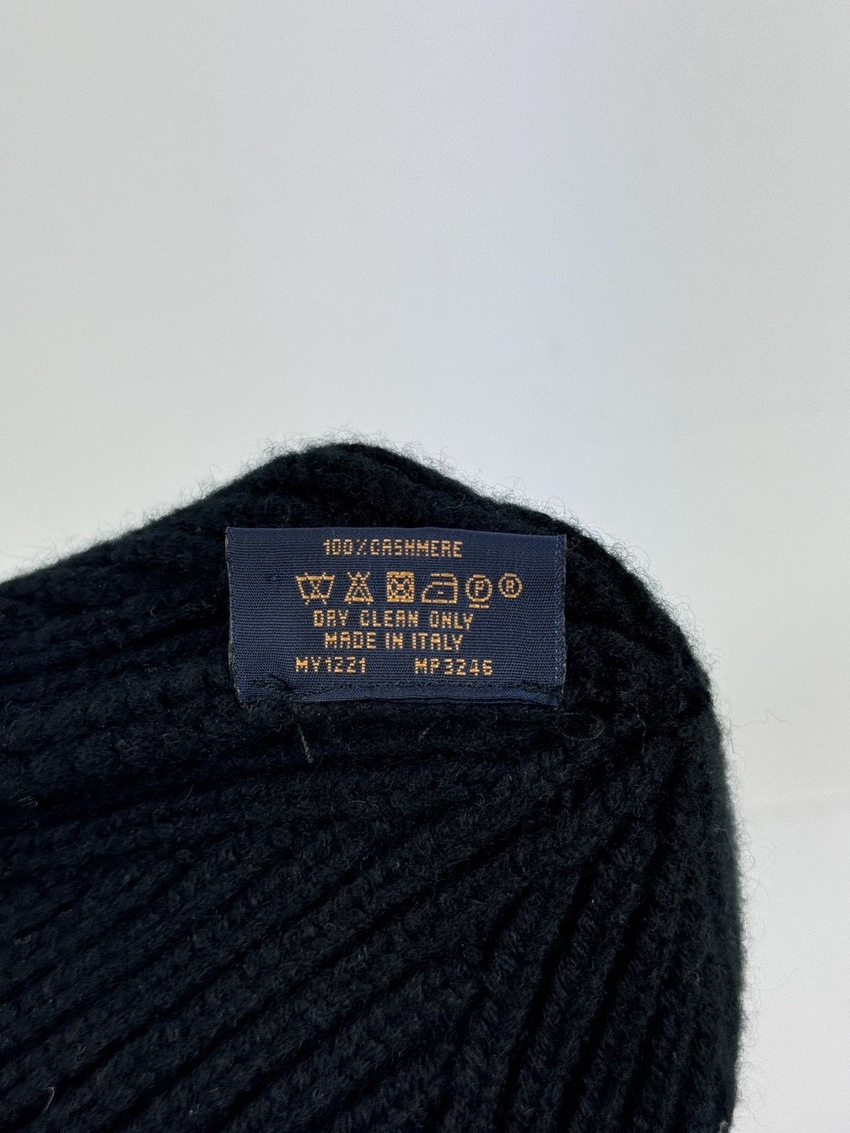 Louis Vuitton LOGO BEANIE Size ONE SIZE - 4 Thumbnail