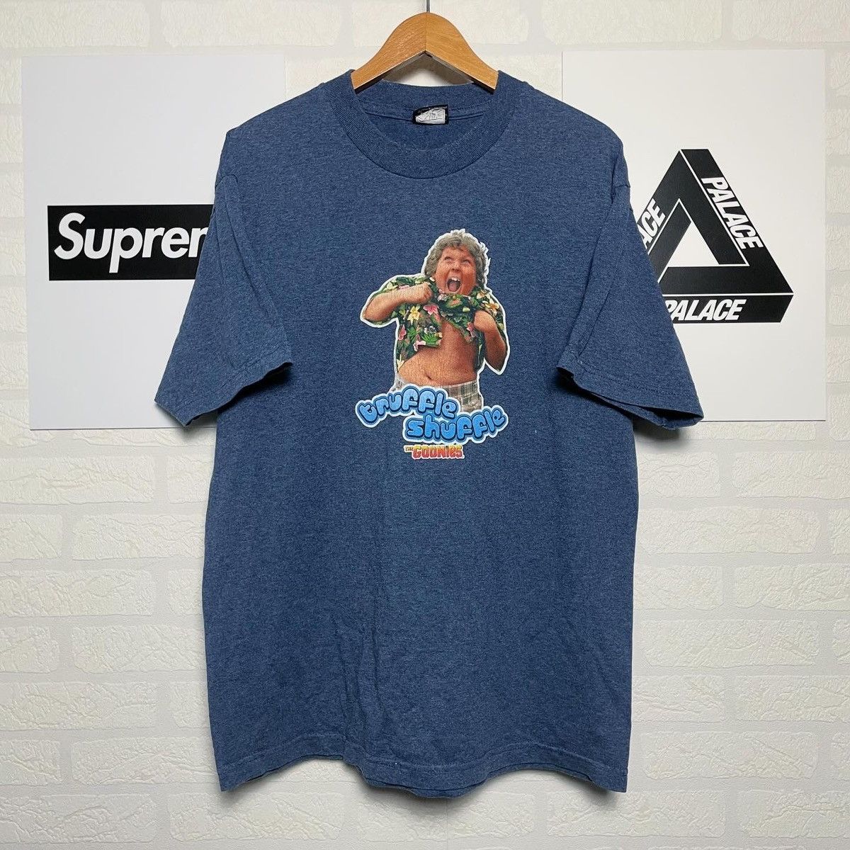 Vintage Vintage Y2K 2000s The Goonies Chunk Truffle Shuffle T Shirt Size US L / EU 52-54 / 3 - 1 Thumbnail