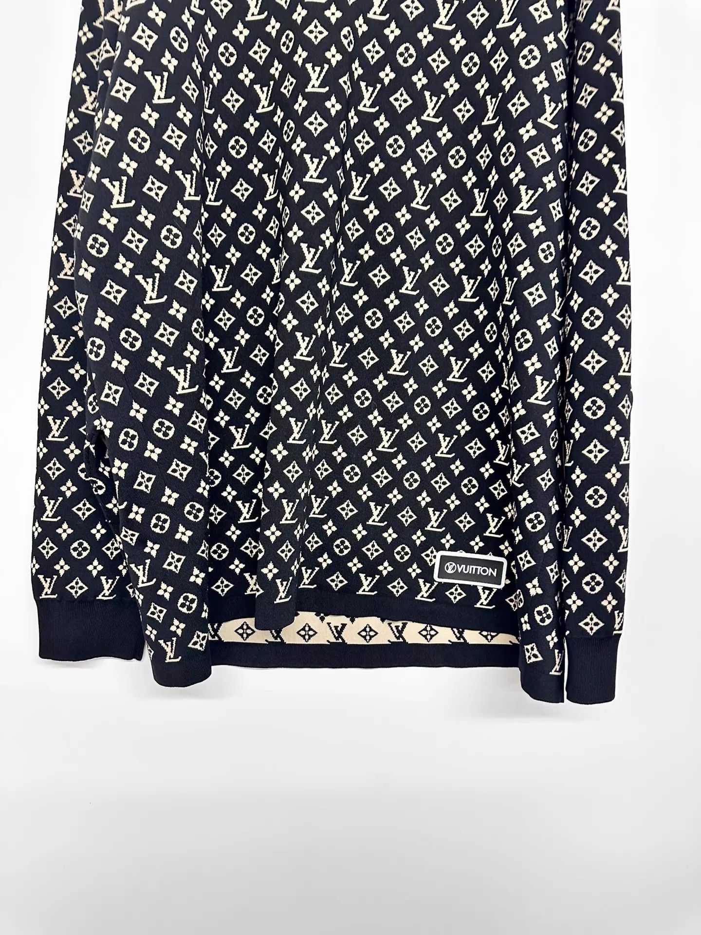 Louis Vuitton Louis Vuitton All Over Print Sweater L Size US L / EU 52-54 / 3 - 6 Thumbnail