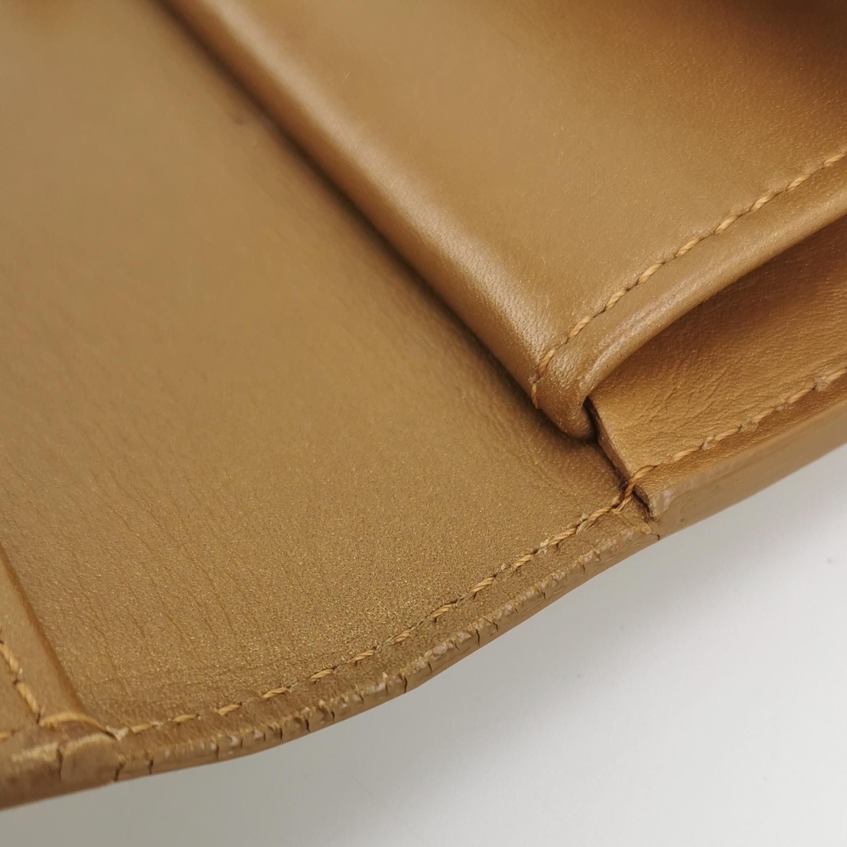 Louis Vuitton Louis Vuitton (LV) Cowhide embossed monogram snap wallet -y Size ONE SIZE - 8 Thumbnail