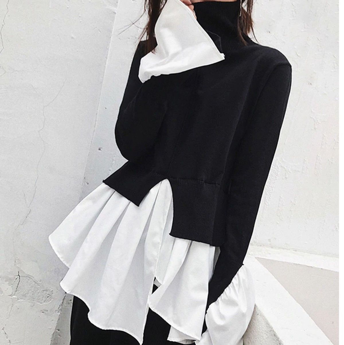 Designer × Other NWT, Lavishly Paris Mock Neck Two Tone Ruffle Hem Sweater Size S / US 4 / IT 40 - 14 Thumbnail