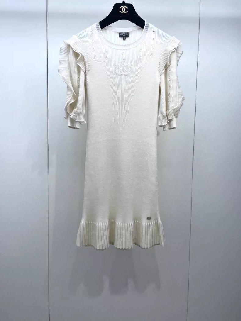 Chanel Chanel 21A early autumn milky white ruffle knitted dress 25 Size XS / US 0-2 / IT 36-38 - 1 Thumbnail