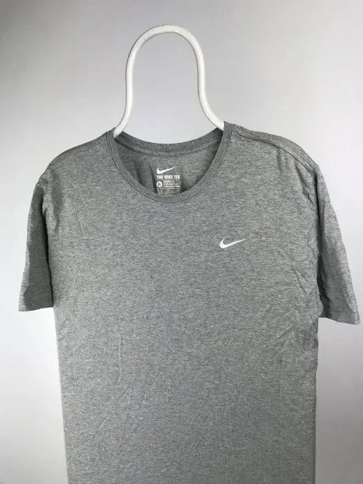 Nike Nike T-shirt embroidered logo vintage size XLarge Size US XL / EU 56 / 4 - 2 Thumbnail