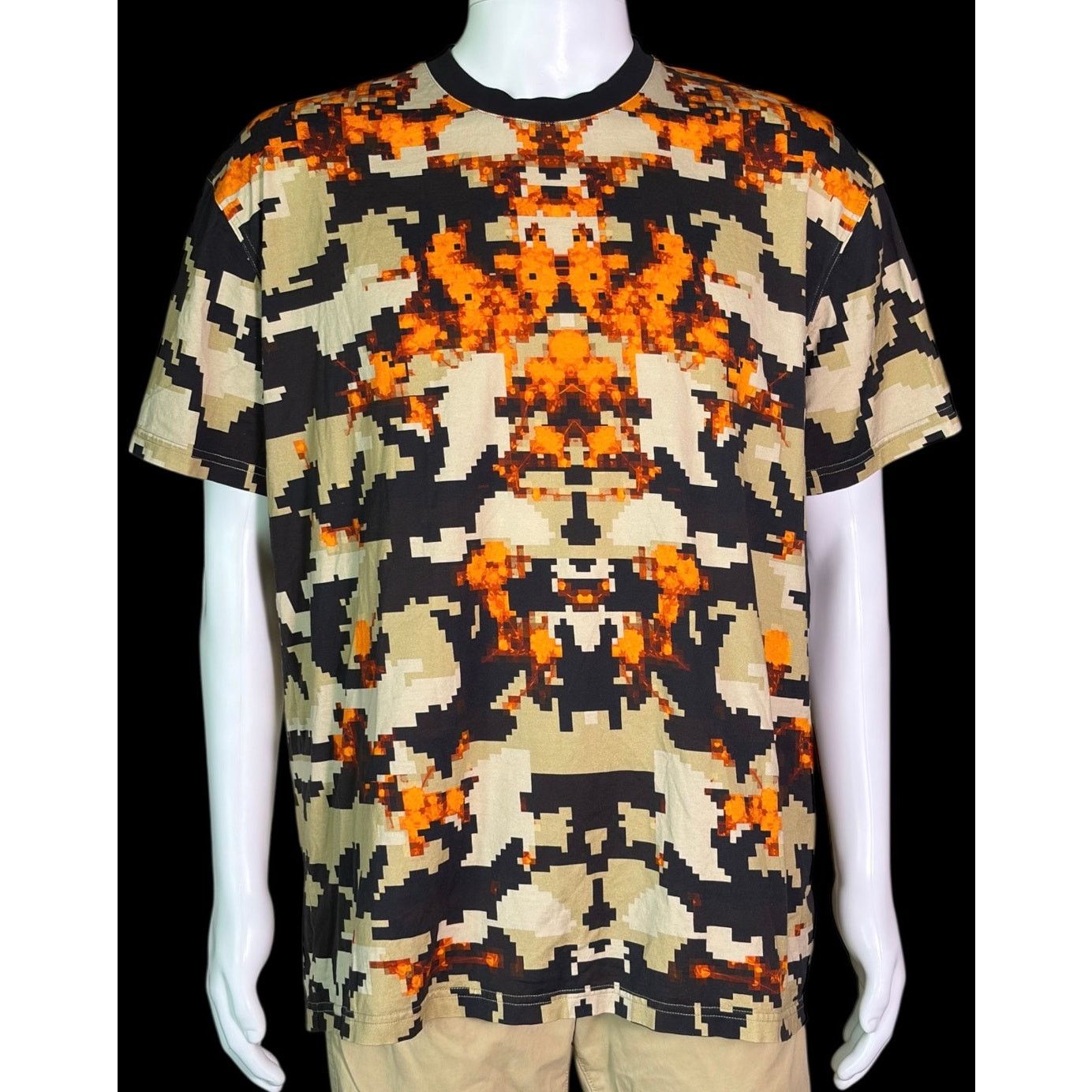 Givenchy Authentic Givenchy As Seen on Empire Pixelated Camo T-Shirt Size US L / EU 52-54 / 3 - 1 Thumbnail