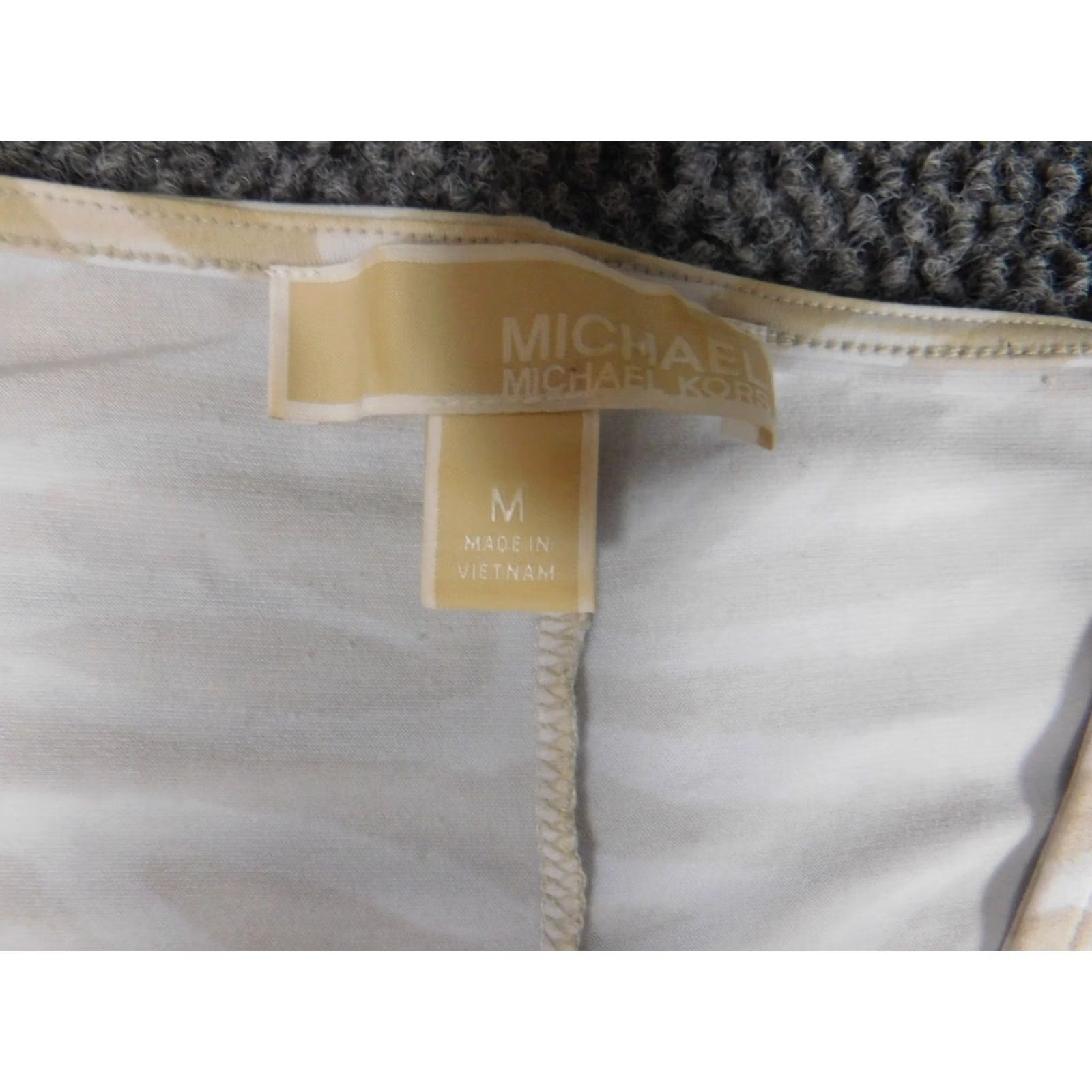 Michael Kors Michael Kors Womens Blouse Medium Beige V-Neck Pullover Stretch Dolman Sleeve Geometric Ruffle Designer Casual Size M / US 6-8 / IT 42-44 - 5 Thumbnail
