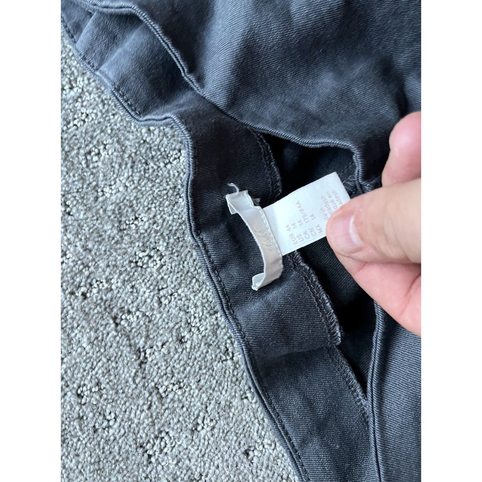 H&M VINTAGE N/A? Wait: It's not vintage. So: H&M Dress Pants Women 14 Gray Business Casual Pull On Ankle Zip Side 14 Regular Gray Dress Pants Womens Size 36" / US 14 / IT 50 - 5 Thumbnail