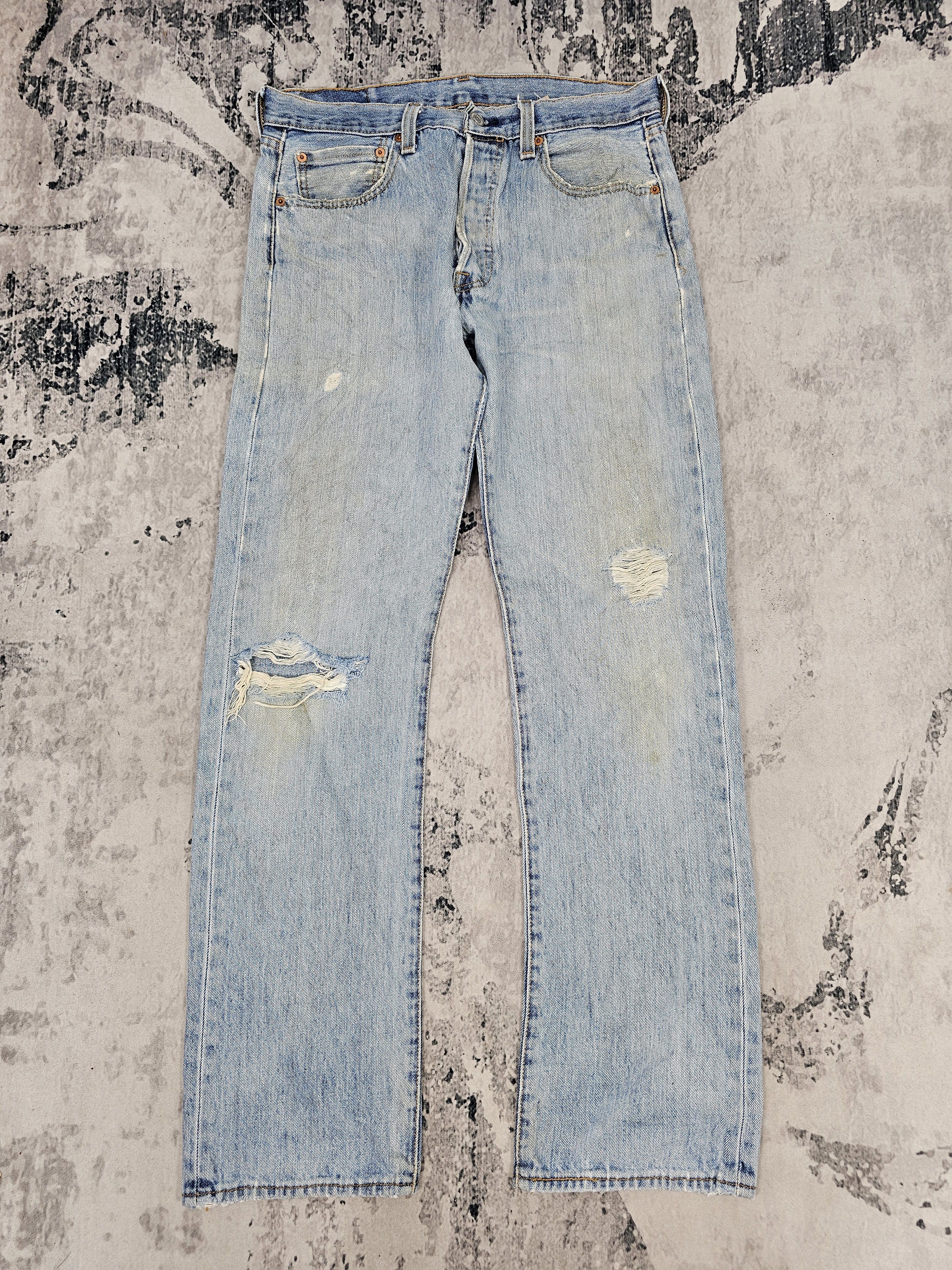 Levi's Vintage Clothing Vtg LEVIS 501 Ripped Stain Light Blue Jeans Size 32X31 L0525 Size US 32 / EU 48 - 1 Thumbnail