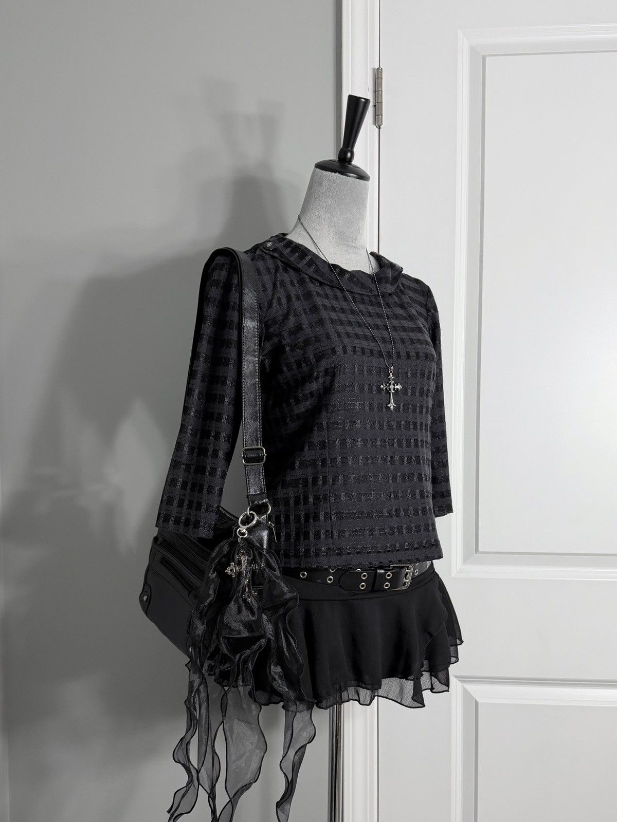 Other Black & Grey Striped Top w/ Buttoned Fold Over Neckline Size S / US 4 / IT 40 - 2 Thumbnail