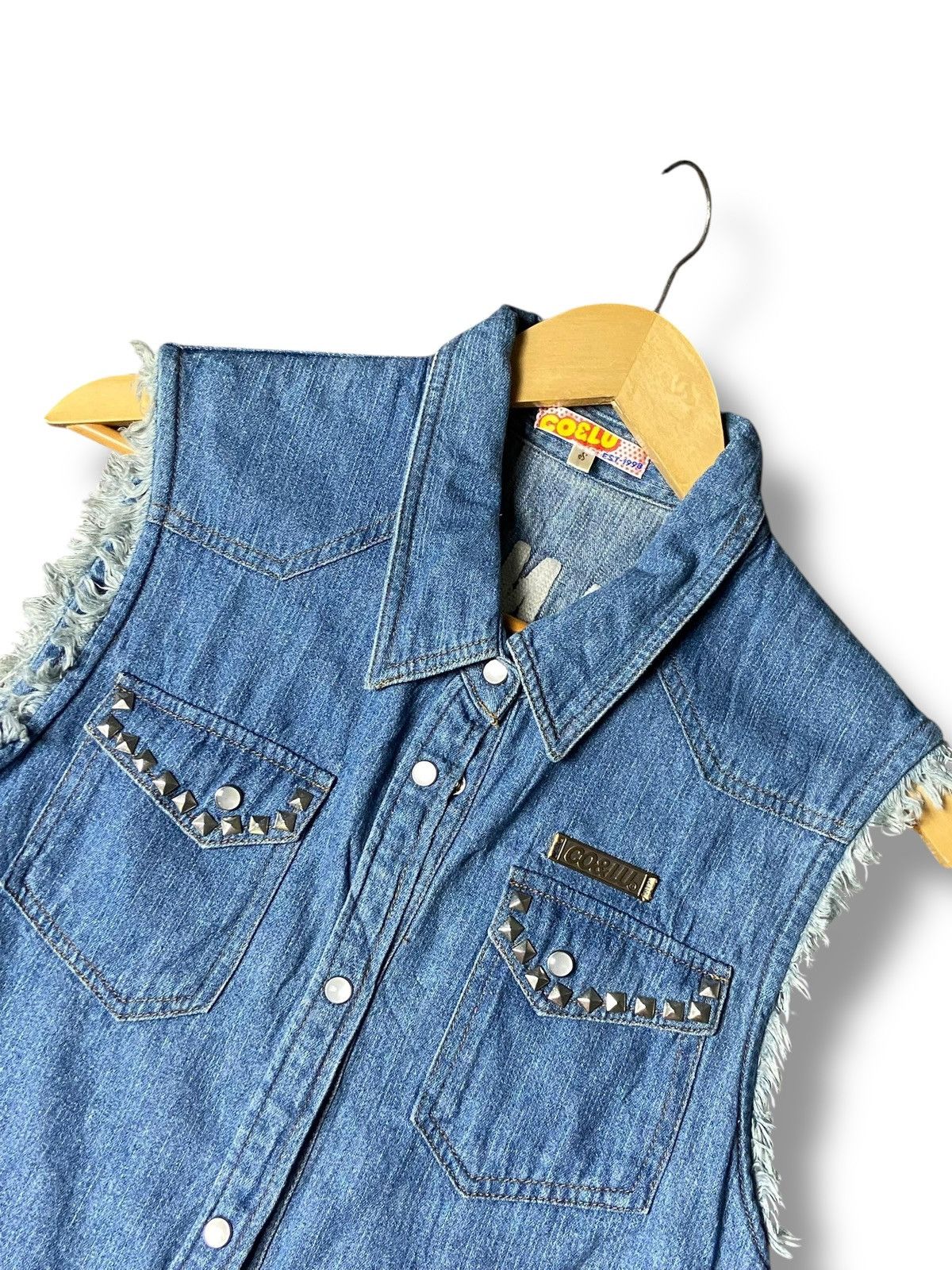 Japanese Brand Coco & Lulu Embroidered Sleeveless Denim Jacket (164) Size S / US 4 / IT 40 - 7 Thumbnail