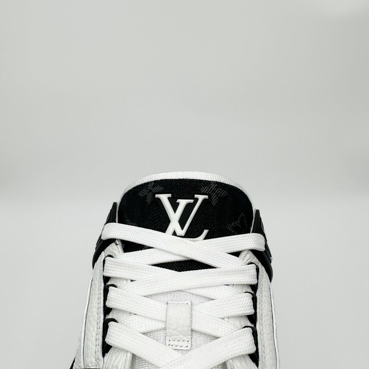 Louis Vuitton Louis Vuitton Trainer Black White Low Tops Size US 11 / EU 44 - 5 Thumbnail
