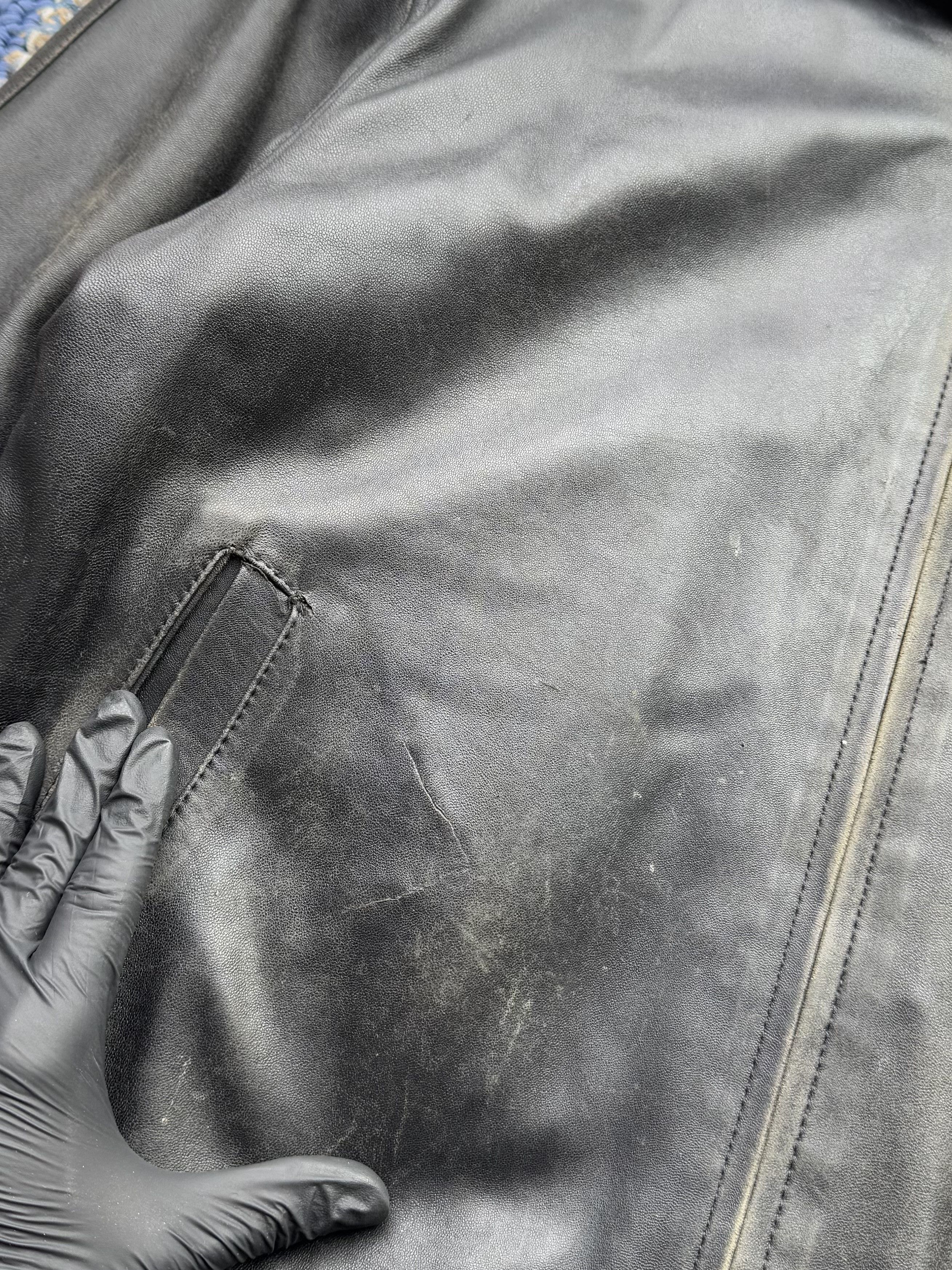 Vintage Vintage Thrashed Leather Bomber Jacket (ES9) Size US XXL / EU 58 / 5 - 4 Thumbnail