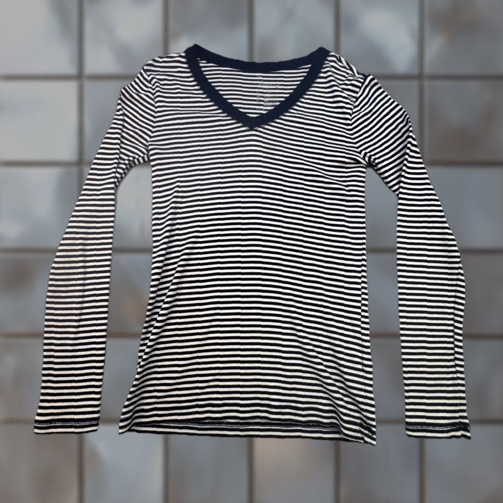 Gap Gap T-Shirt Womens Slim V-Neck Long Sleeve Striped Navy Blue Block Basic Tee Medium - Casual Everyday Wardrobe Staple Size M / US 6-8 / IT 42-44 - 1 Thumbnail