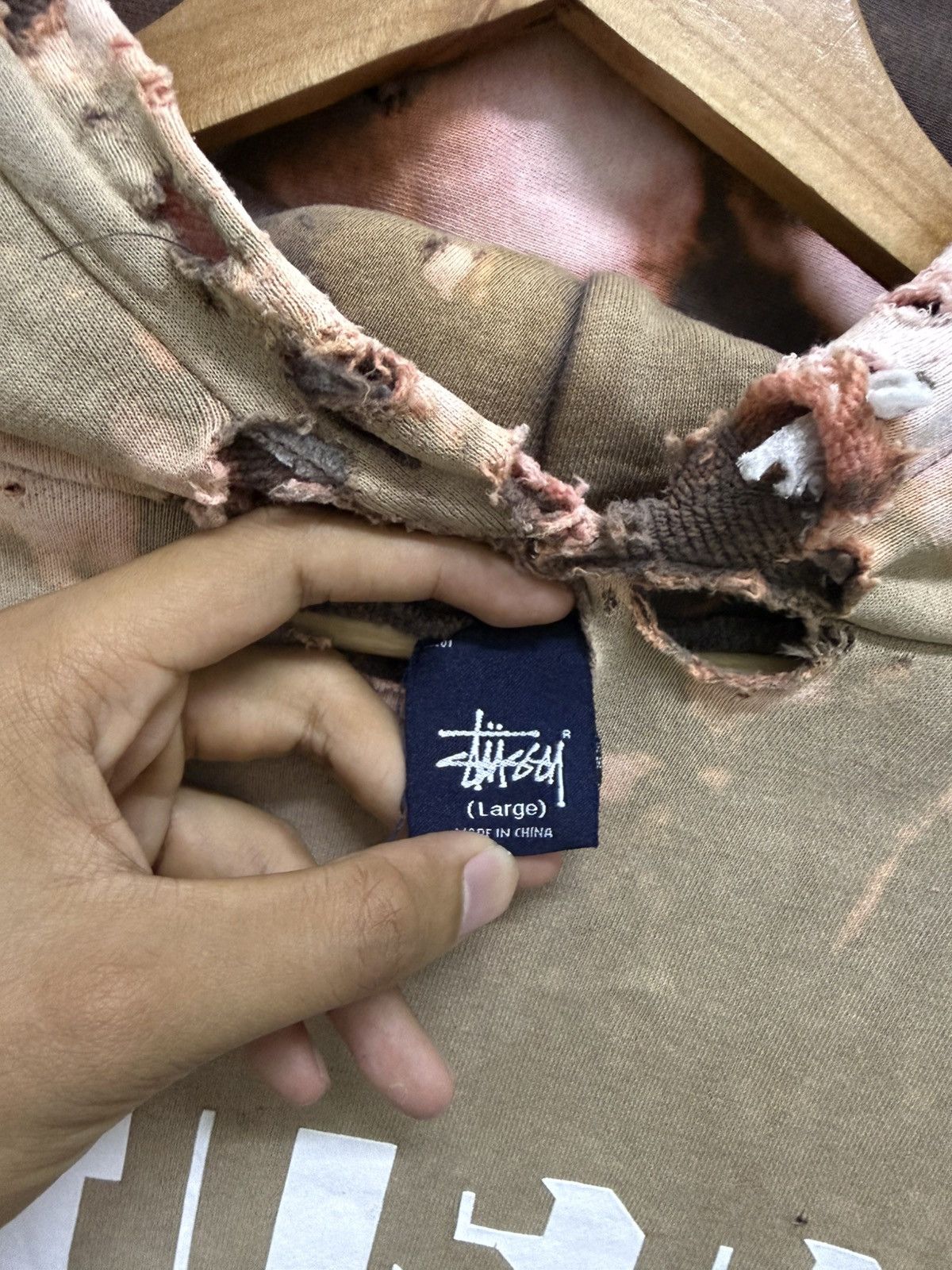 Stussy Thrashed 2000s Stussy Distressed Hoodie Size US L / EU 52-54 / 3 - 14 Thumbnail