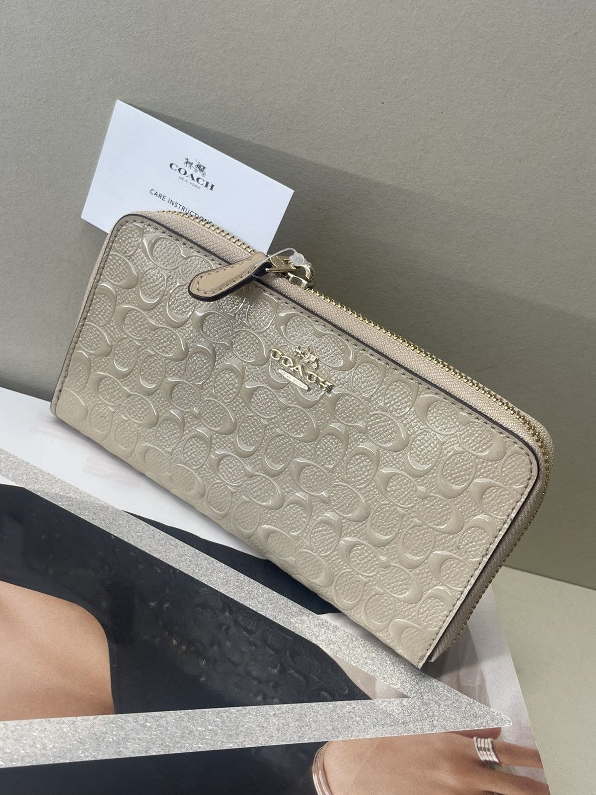Coach (new+card) Coach long wallet signature monogram Size ONE SIZE - 1 Thumbnail