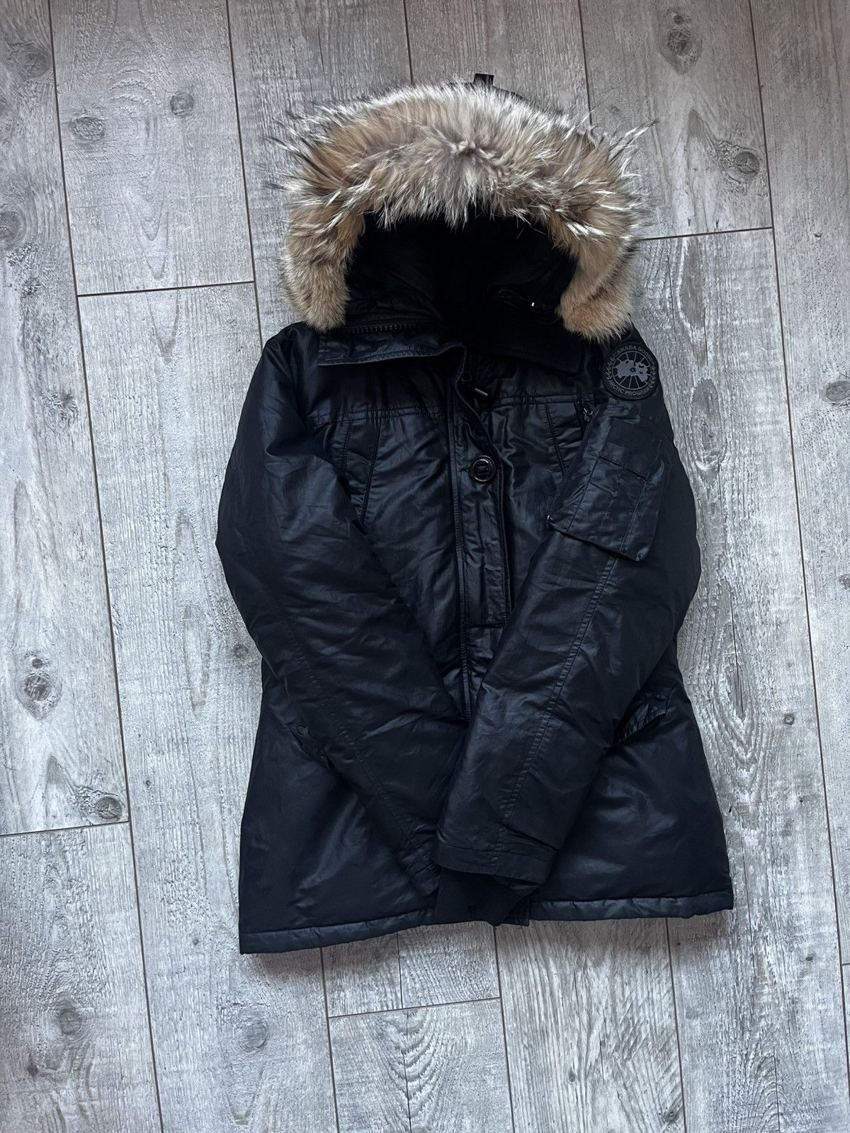 Canada Goose Canada Goose Womens Black Badge Jacket Medium Size M / US 6-8 / IT 42-44 - 1 Thumbnail