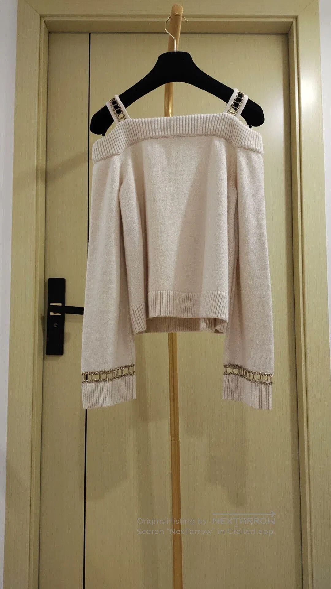 Chanel Chanel Beige Knit Off-Shoulder Top. Size M / US 6-8 / IT 42-44 - 2 Thumbnail