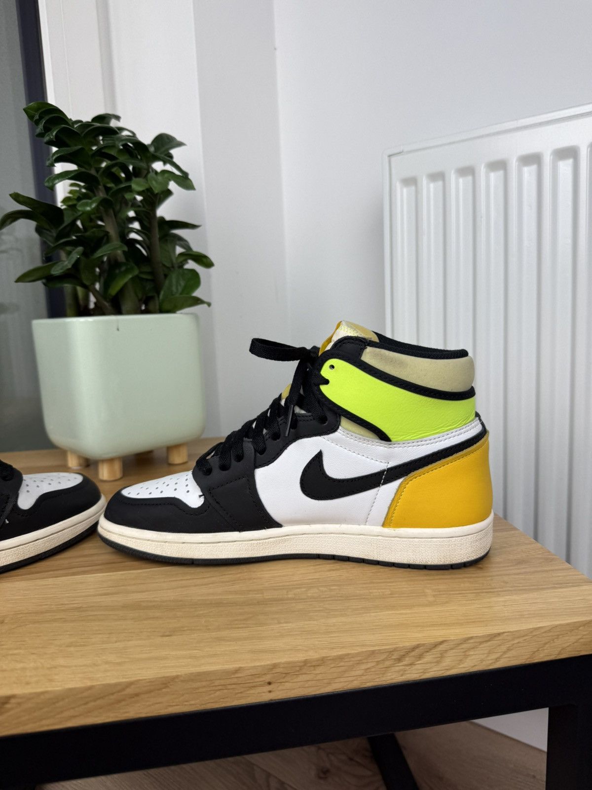 Jordan Brand Air Jordan 1 Volt Gold Size US 7.5 / EU 40-41 - 12 Thumbnail