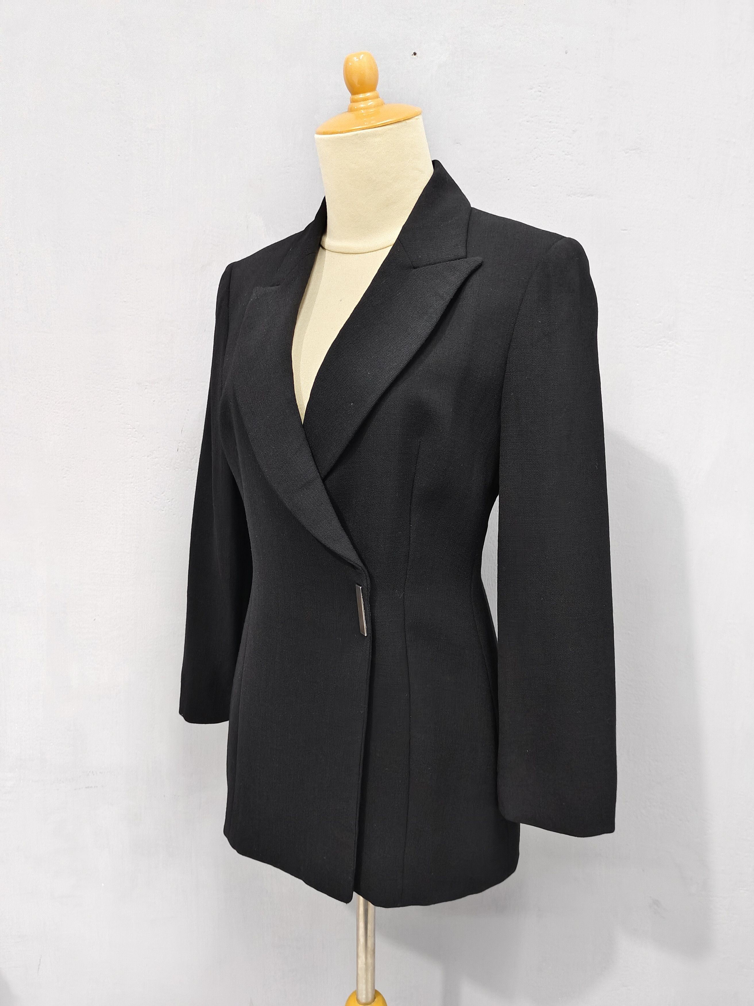 Gianfranco Ferre 90s Gianfranco Ferre Studio- Sculpted Tailoring Wool Blazer Size M / US 6-8 / IT 42-44 - 3 Thumbnail