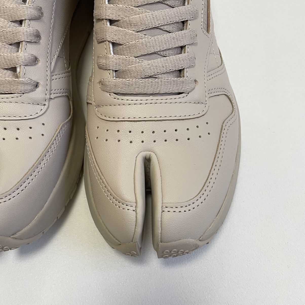 Maison Margiela × Reebok Beige Leather ‘Project 0 CL’ Tabi Sneakers Size US 10 / IT 40 - 10 Thumbnail