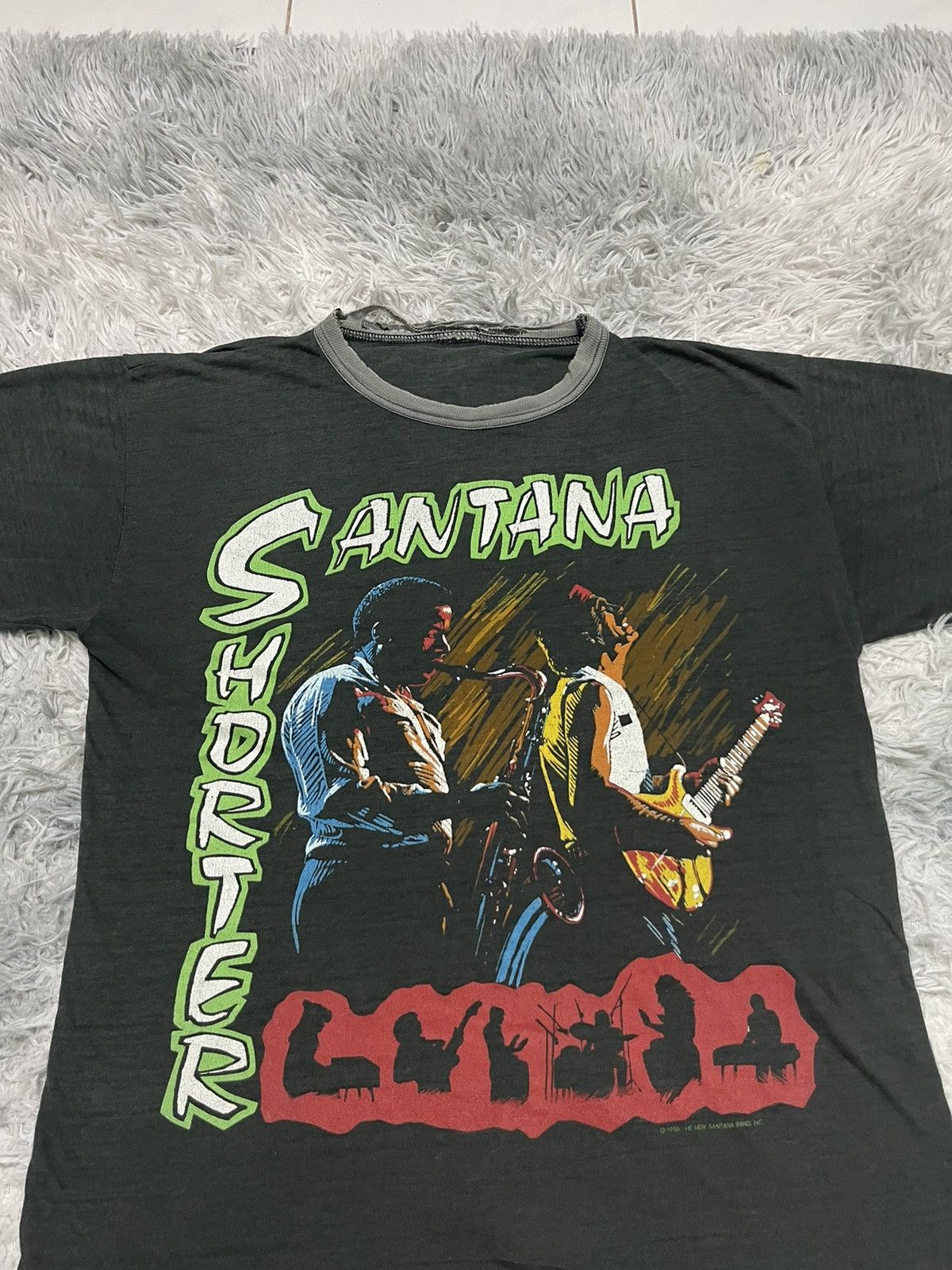 Band Tees VERY RARE 80s SANTANA ROCK TSHIRT DISTRESSED Size US M / EU 48-50 / 2 - 5 Thumbnail