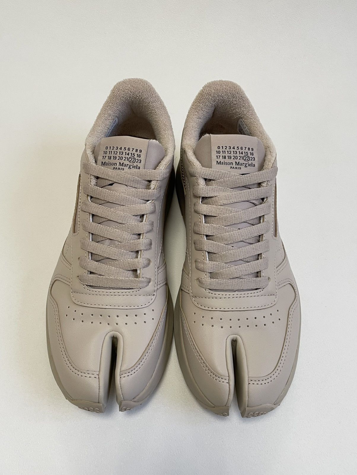 Maison Margiela × Reebok Beige Leather ‘Project 0 CL’ Tabi Sneakers Size US 10 / IT 40 - 1 Thumbnail
