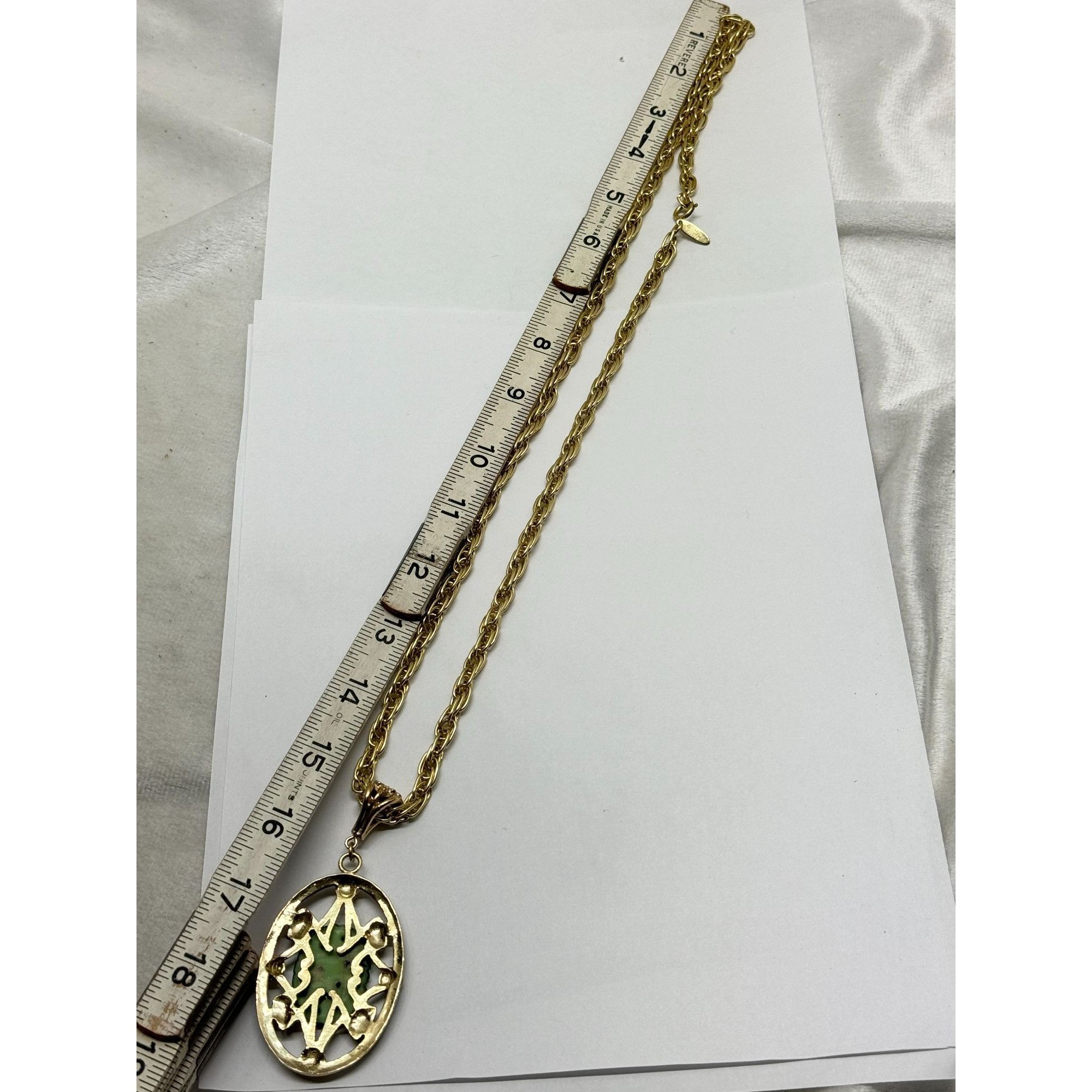 Vintage Whiting & Davis green flower pendant necklace
