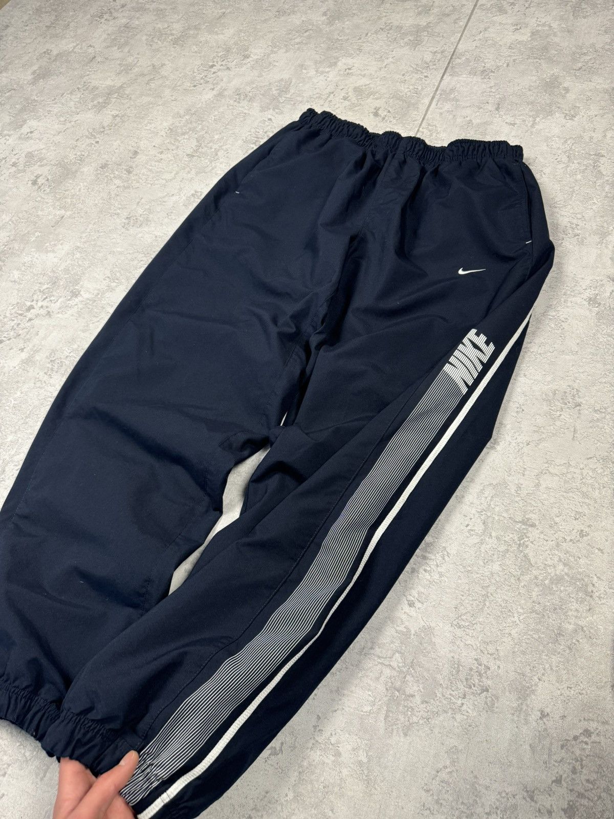Nike Nike Vintage Navy Y2K Track Pants Joggers Swoosh Logo SizeXL Size US 36 / EU 52 - 6 Thumbnail