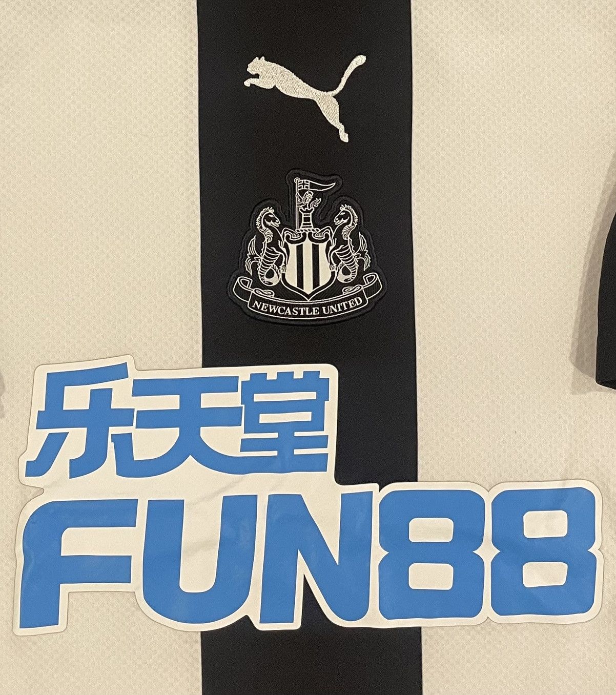 Puma Puma 2019/20 Newcastle United Soccer Jersey Mens Size Medium Size US M / EU 48-50 / 2 - 3 Thumbnail