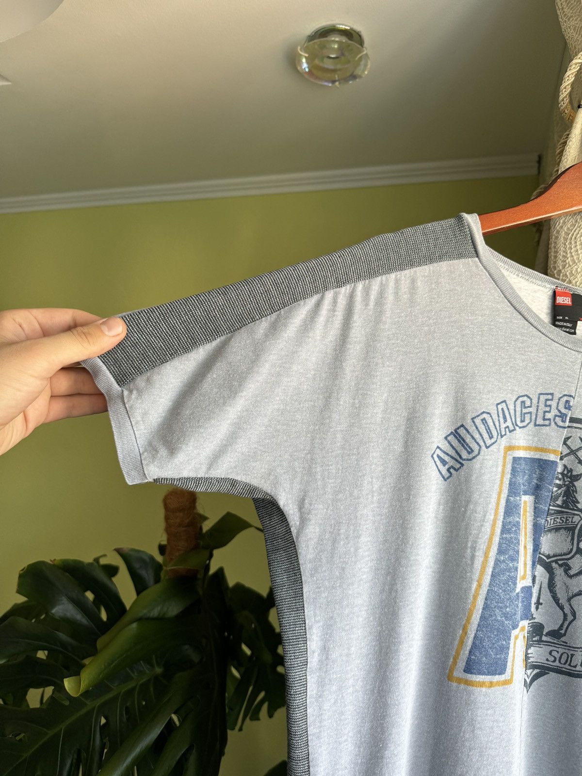 Diesel Rare Diesel Vintage Shield Logo Avant Garde Japanese Tee Y2K Size US L / EU 52-54 / 3 - 4 Thumbnail