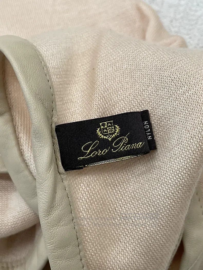 Loro Piana Loro Piana Pink cashmere leather edge diamond and triangle Size ONE SIZE - 6 Thumbnail