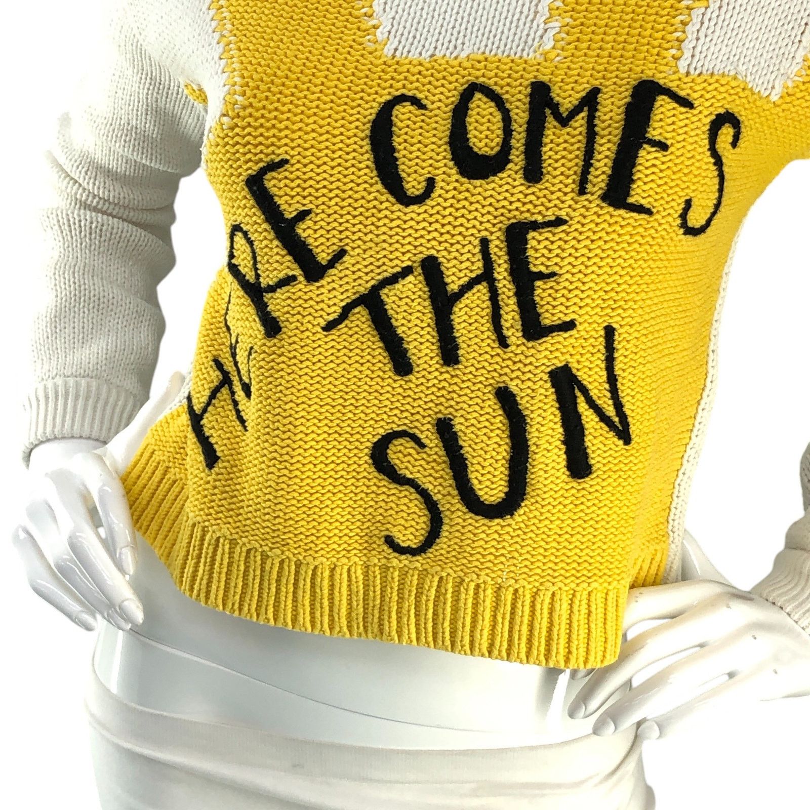Alice + Olivia Alice + Olivia x The Beatles "Here Comes The Sun" Sweater XS Size XS / US 0-2 / IT 36-38 - 3 Thumbnail