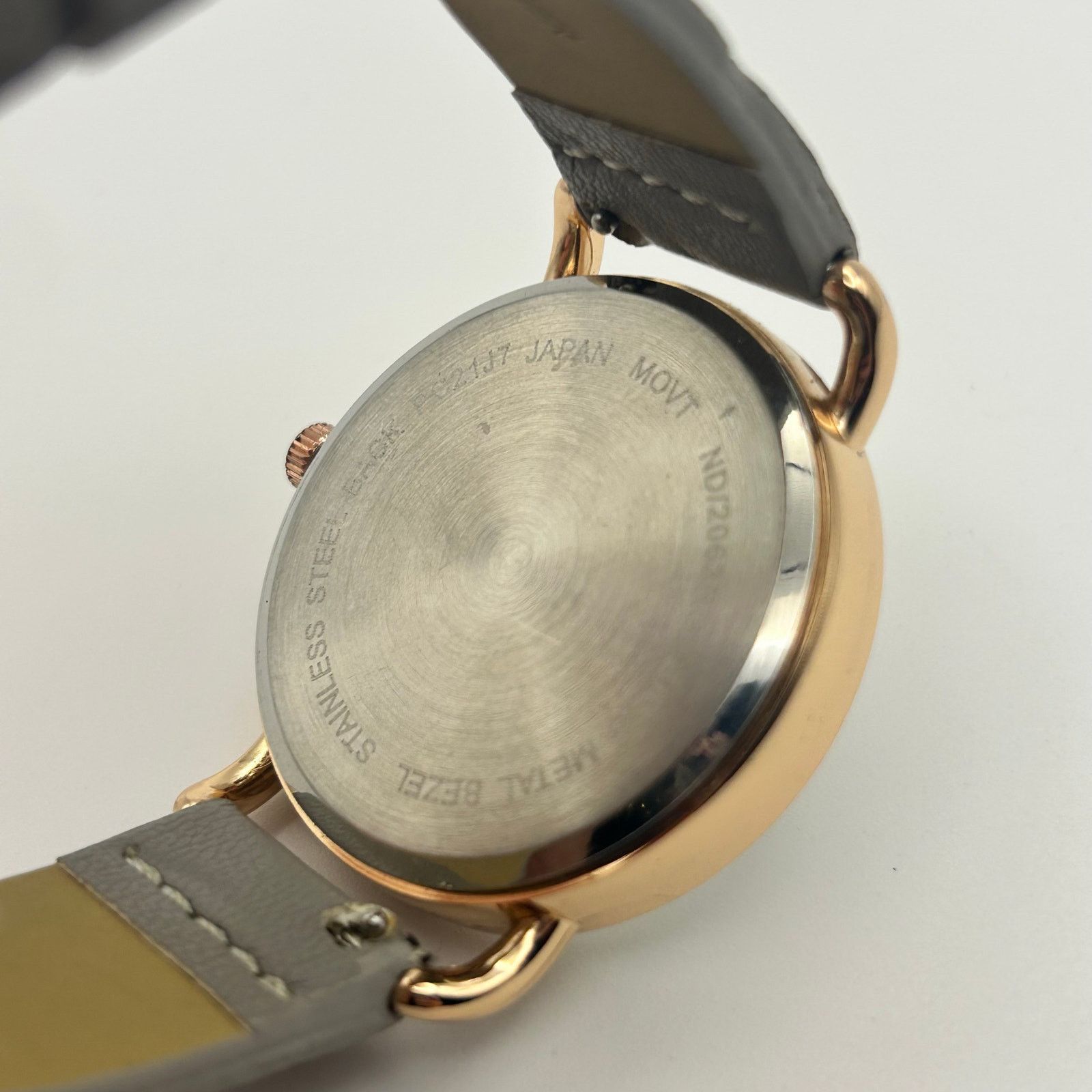 Other Ladies Classic Quartz Watch Gold Tone Gray Leather Band Size ONE SIZE - 6 Thumbnail