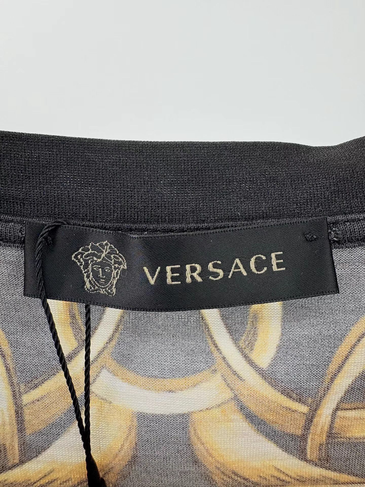 Versace VERSACE Baroque Print Short Sleeve K1 Size US S / EU 44-46 / 1 - 3 Thumbnail