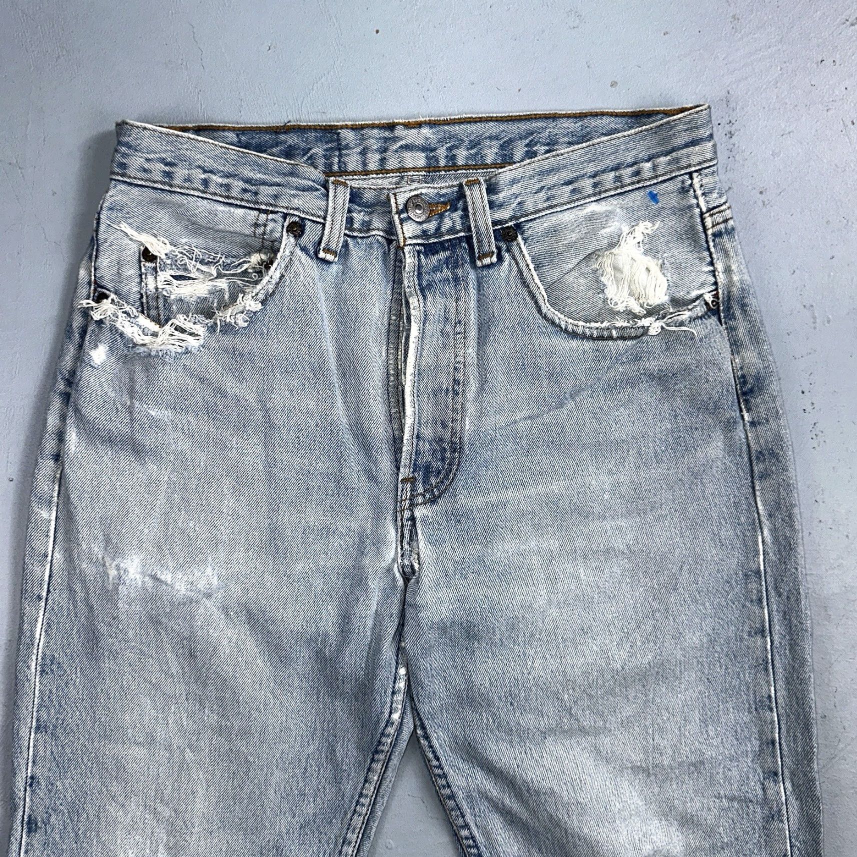 Levi's VINTAGE Levi's 501 Jeans 32x30 Blue Denim Cotton Regular Men 90s Straight 80s Light Wash Classic 28x30 Thrashed Style: Straight Size US 32 / EU 48 - 2 Thumbnail