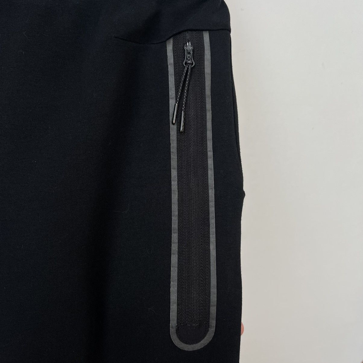Nike Nike tech fleece black pants Size US 32 / EU 48 - 6 Thumbnail