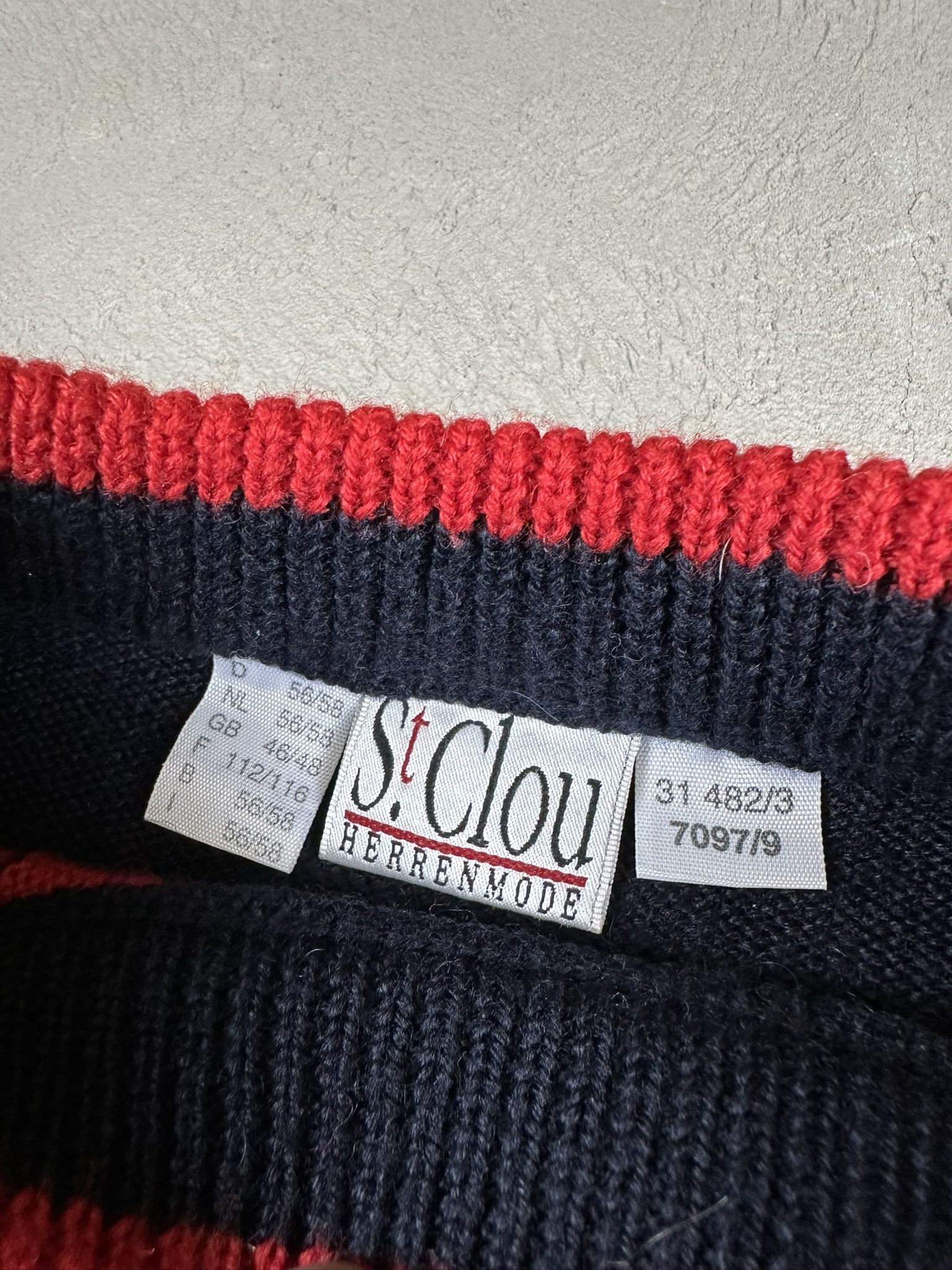 Vintage Vintage 3D Cable Wool Crazy Abstract Boxy Knit Sweater Size US L / EU 52-54 / 3 - 13 Thumbnail