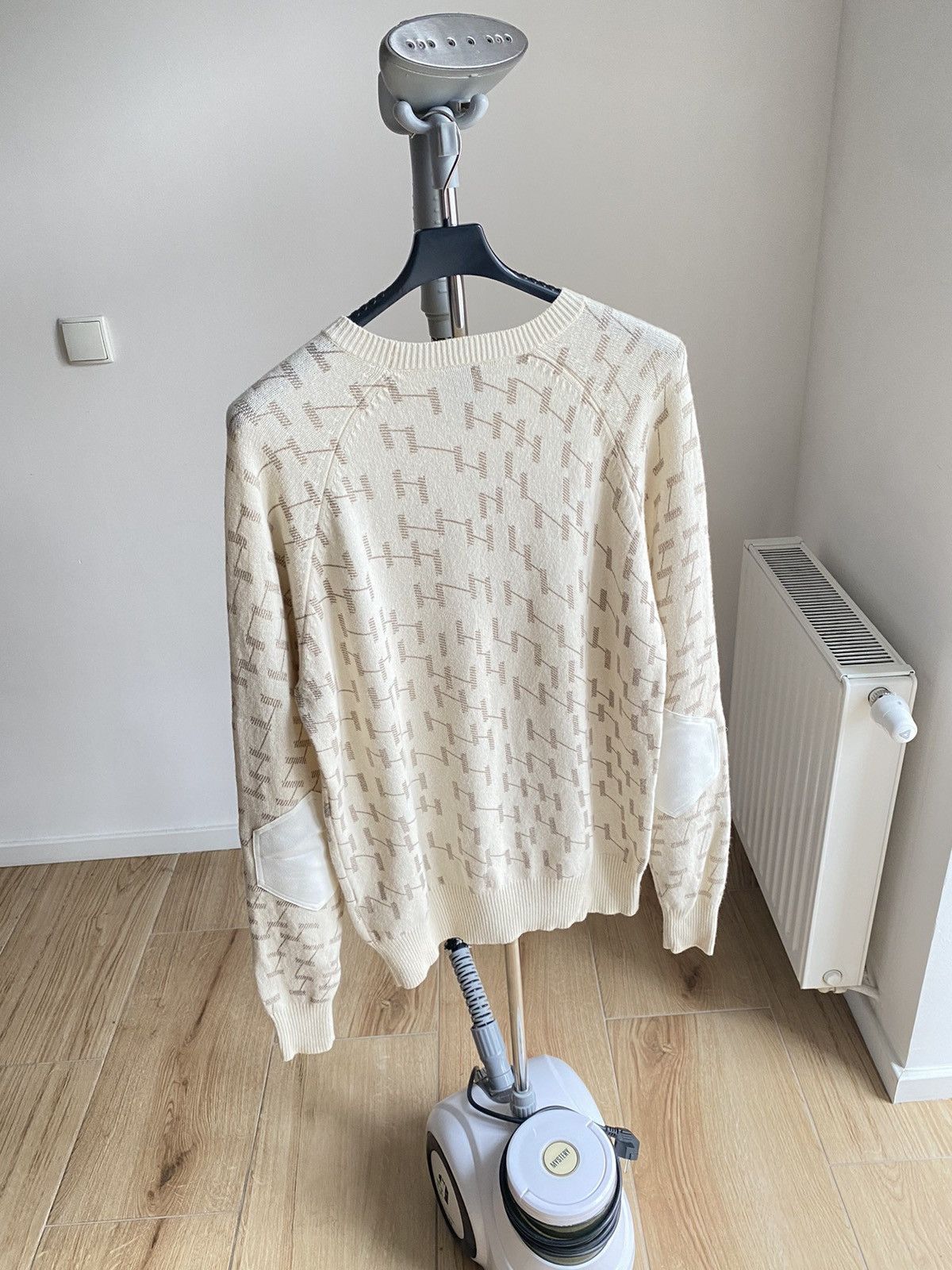 Nike Vintage Nike Wool Cozy Sweater Cream Size US L / EU 52-54 / 3 - 9 Thumbnail