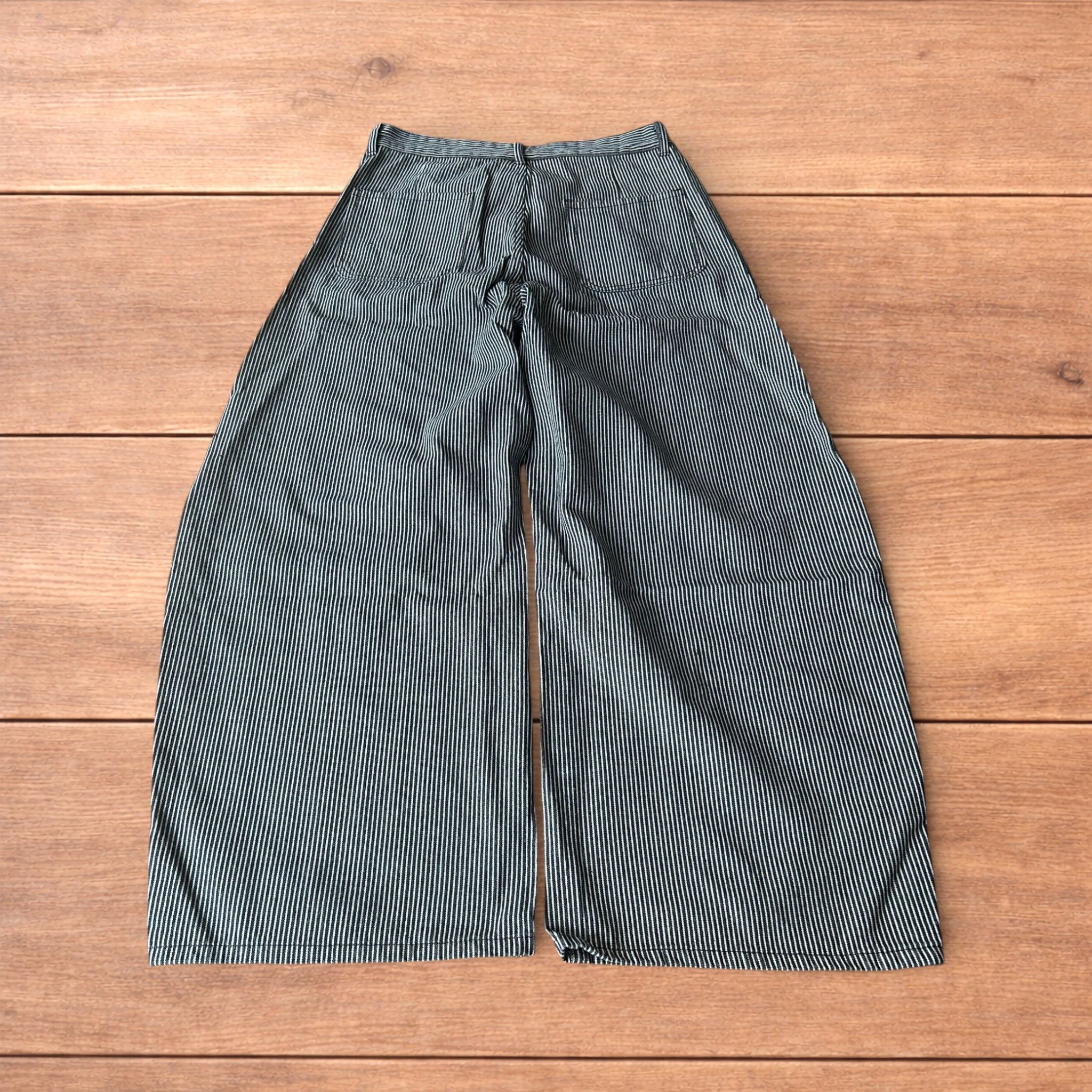 Japanese Brand Vintage style wide baggy pinstripe trousers in blck/white. Size US 34 / EU 50 - 2 Thumbnail