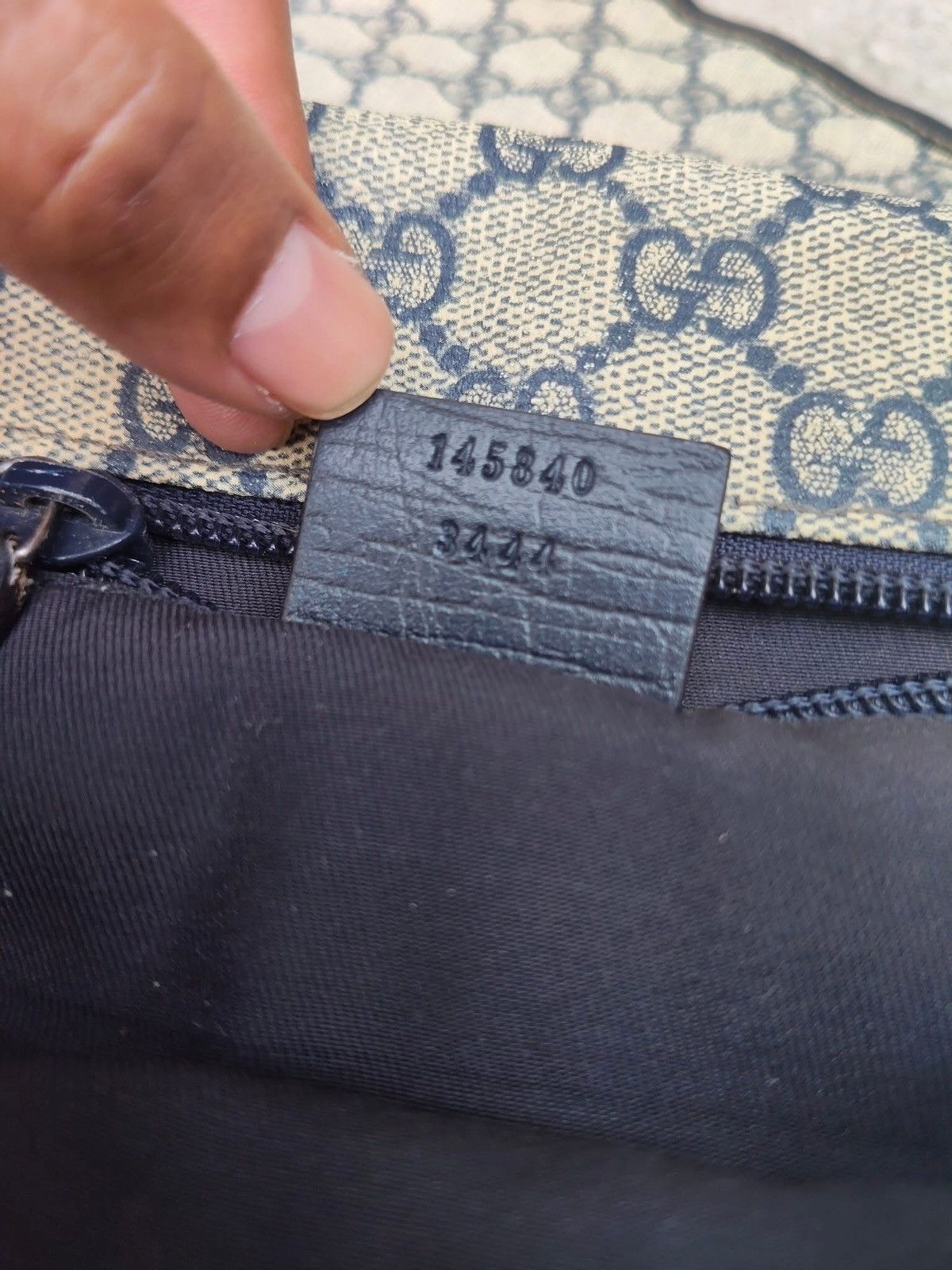 Gucci Authentic GUCCI Large Flap Messenger Bag Beige Navy Blue Size ONE SIZE - 21 Thumbnail