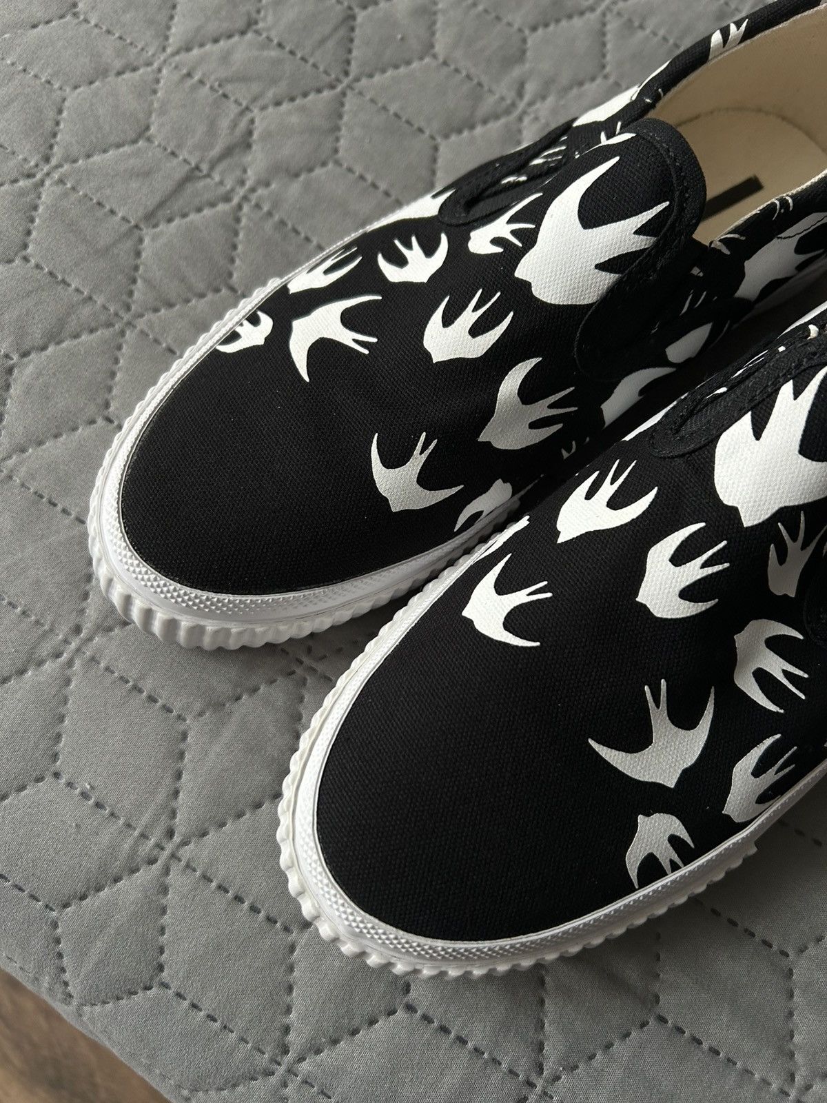 Alexander McQueen Alexander McQueen Black Canvas Slip On Trainers Unisex Size US 8.5 / IT 38.5 - 5 Thumbnail