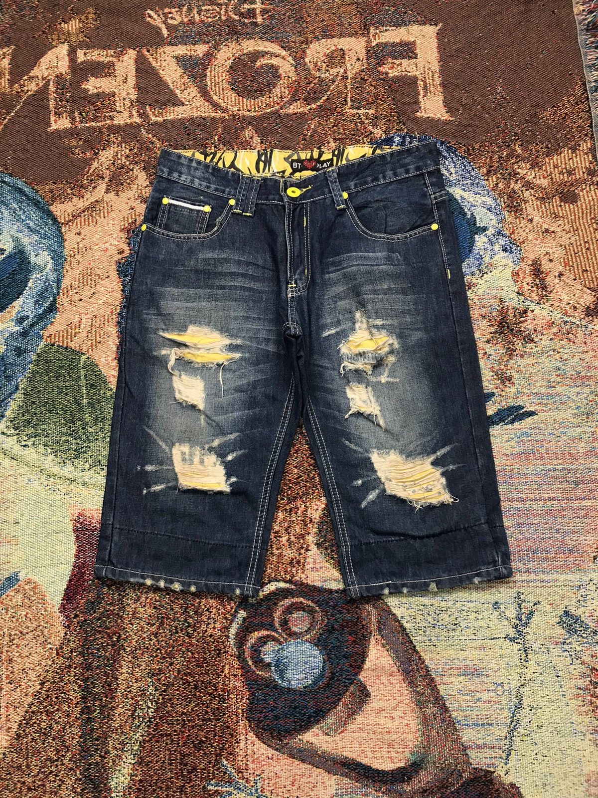 Vintage BT. Play distressed jort