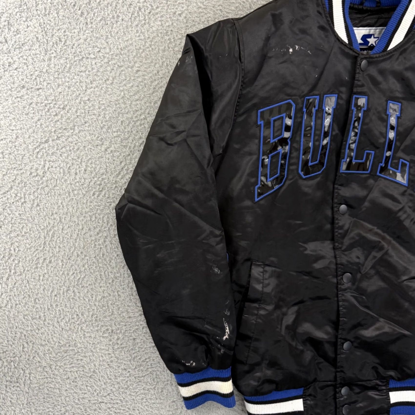 Starter VINTAGE Starter Chicago Bulls Bomber Jacket Mens Small Black Satin 90s NBA City logo Regular Mens Size US S / EU 44-46 / 1 - 4 Thumbnail