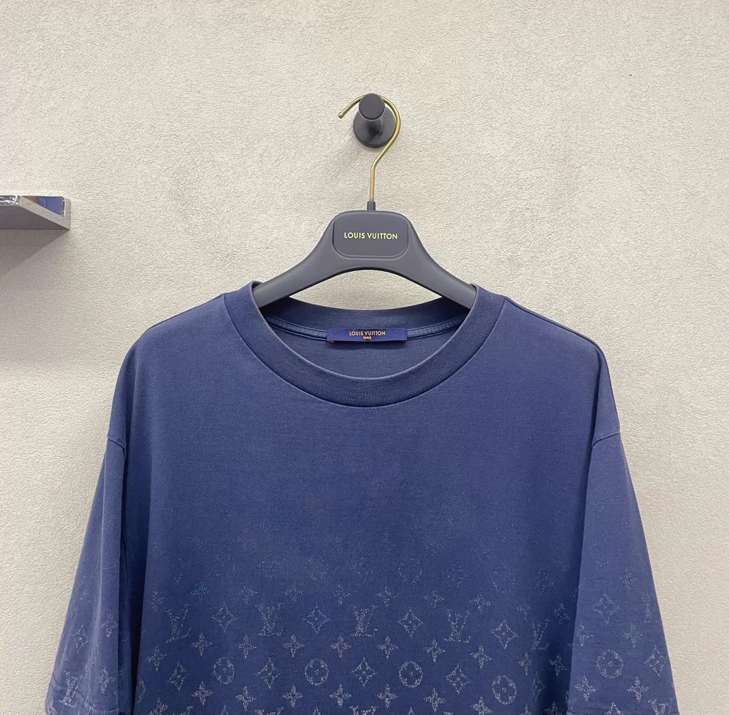Louis Vuitton LOUIS VUITTON Gradient Allover Blue Short Sleeve Tee L Size US L / EU 52-54 / 3 - 4 Thumbnail