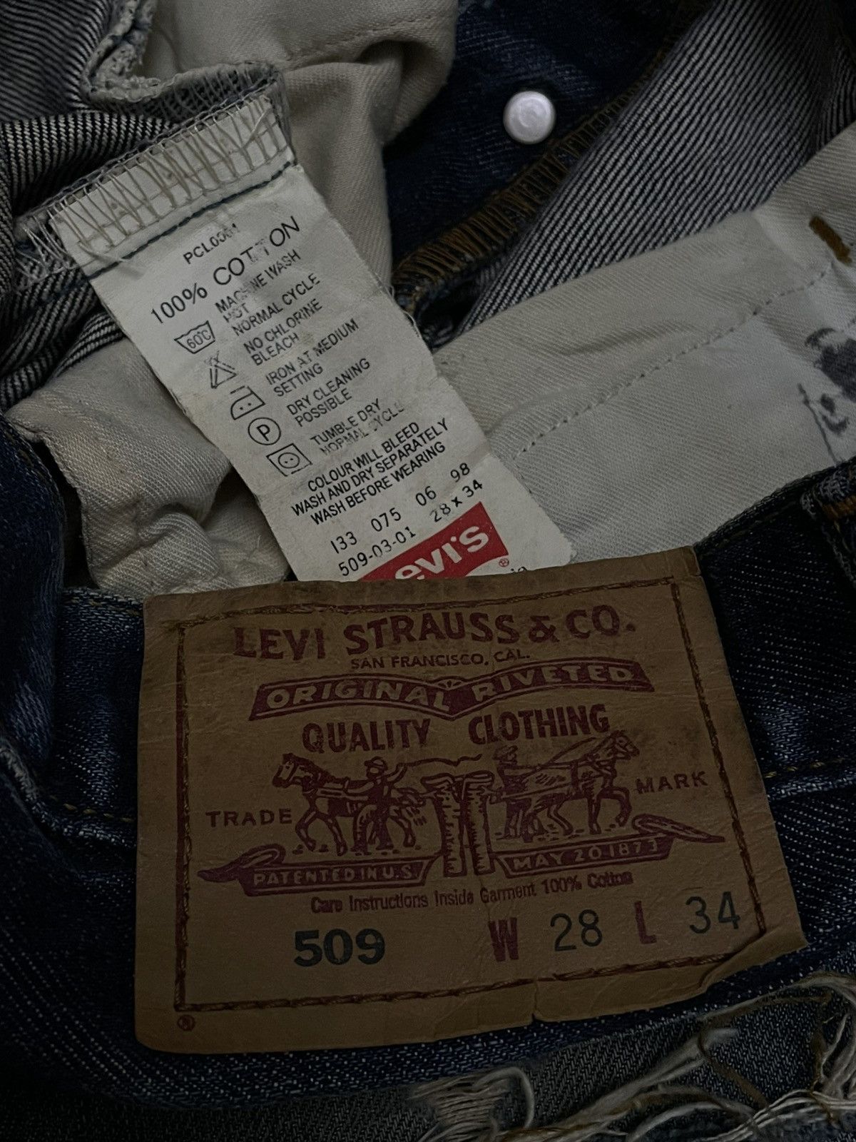 Levi's Vintage Clothing VINTAGE 509 LEVIS USA DESIGNER 90S OLD RIPPED DIRT OG DENIM Size US 27 - 16 Thumbnail