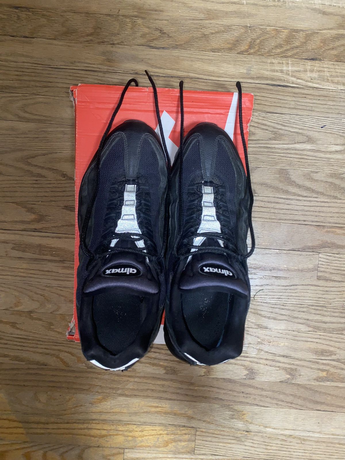 Nike Nike Air Max 95s Size US 10.5 / EU 43-44 - 3 Thumbnail