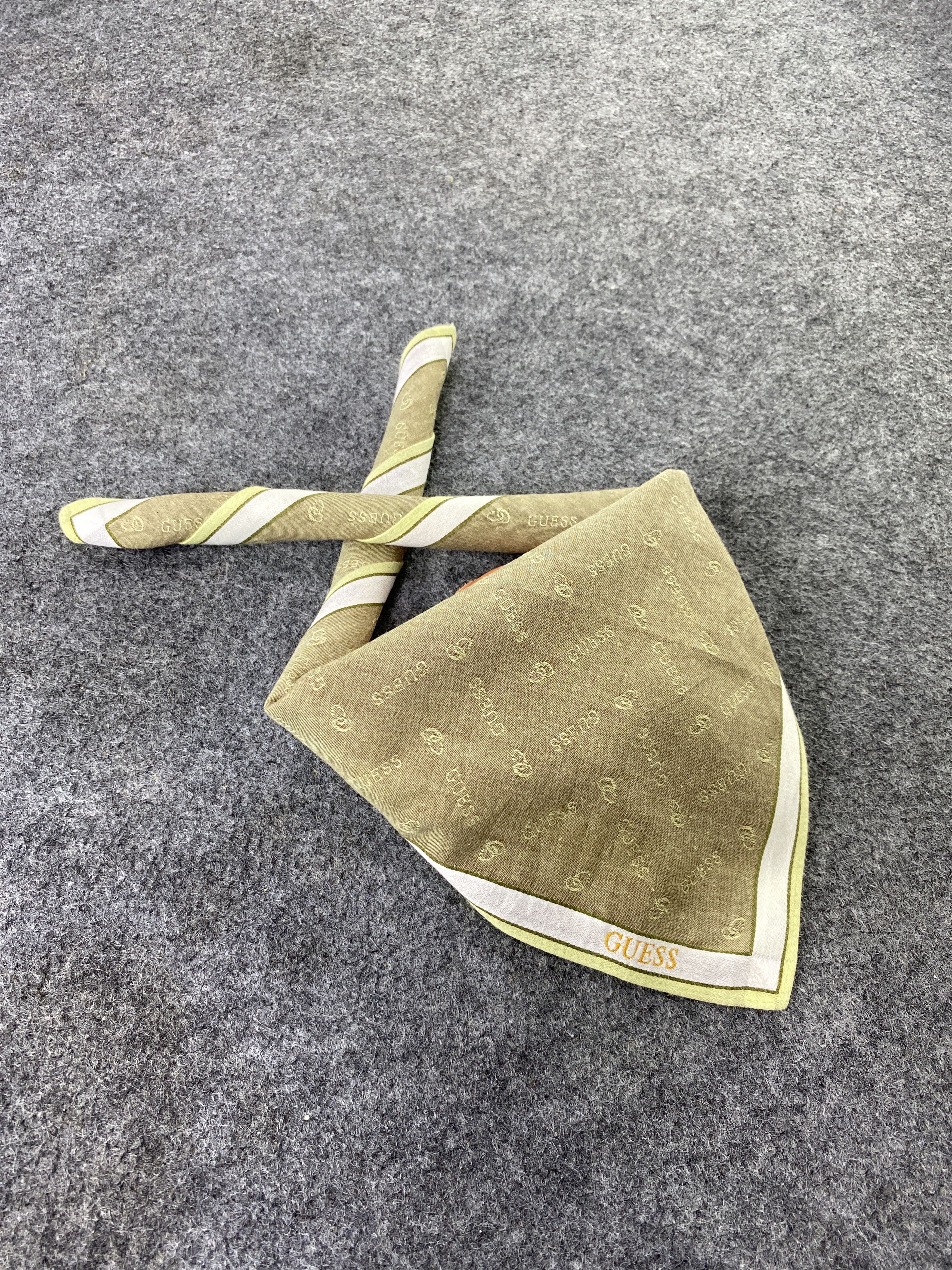 Guess GUESS MONOGRAM BANDANA/HANDKERCHIEF/DESIGN CLASSIC-B353 Size ONE SIZE - 1 Thumbnail